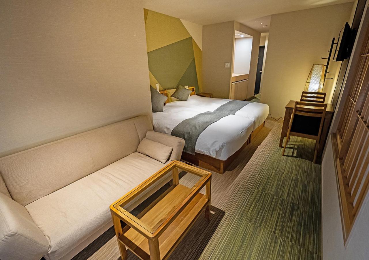 Twin Room with Extra Bed photo 2