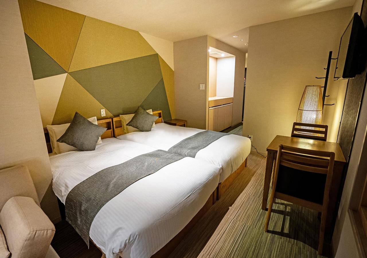 Twin Room with Extra Bed photo 3