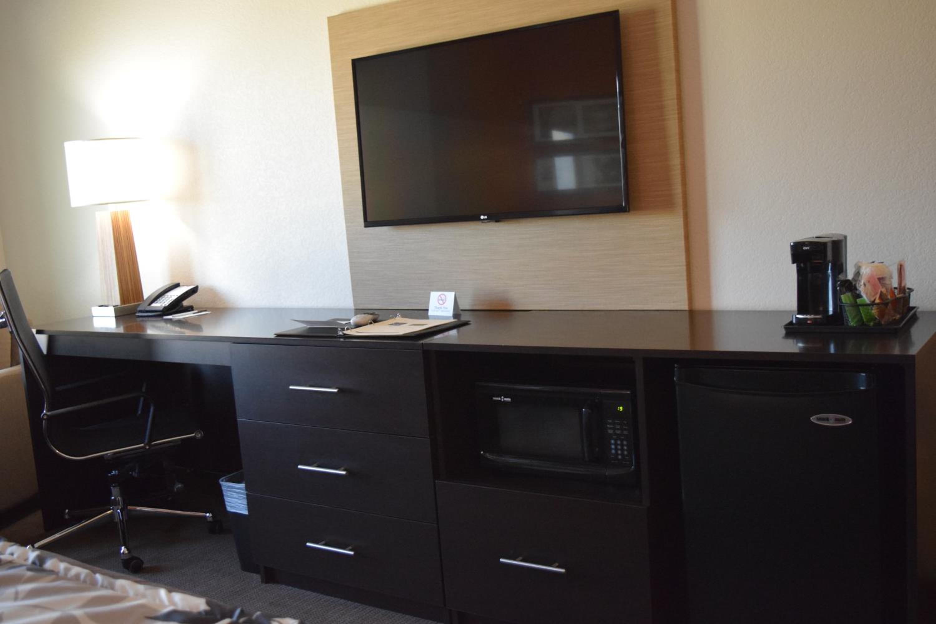 Efficiency Queen Suite with Two Queen Beds - Accessible/Non-Smoking