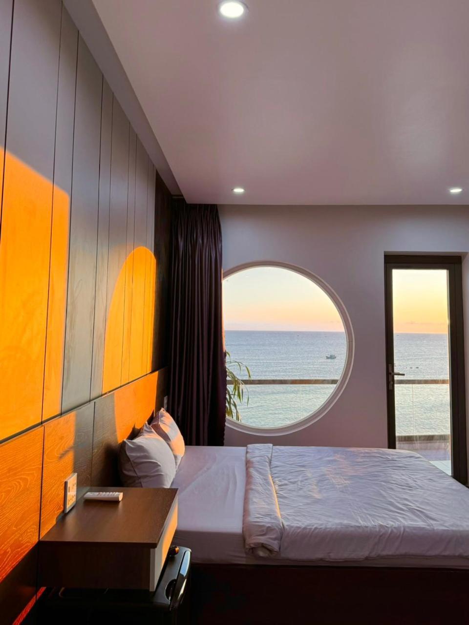 Deluxe Double Room with Sea View - Photo 6