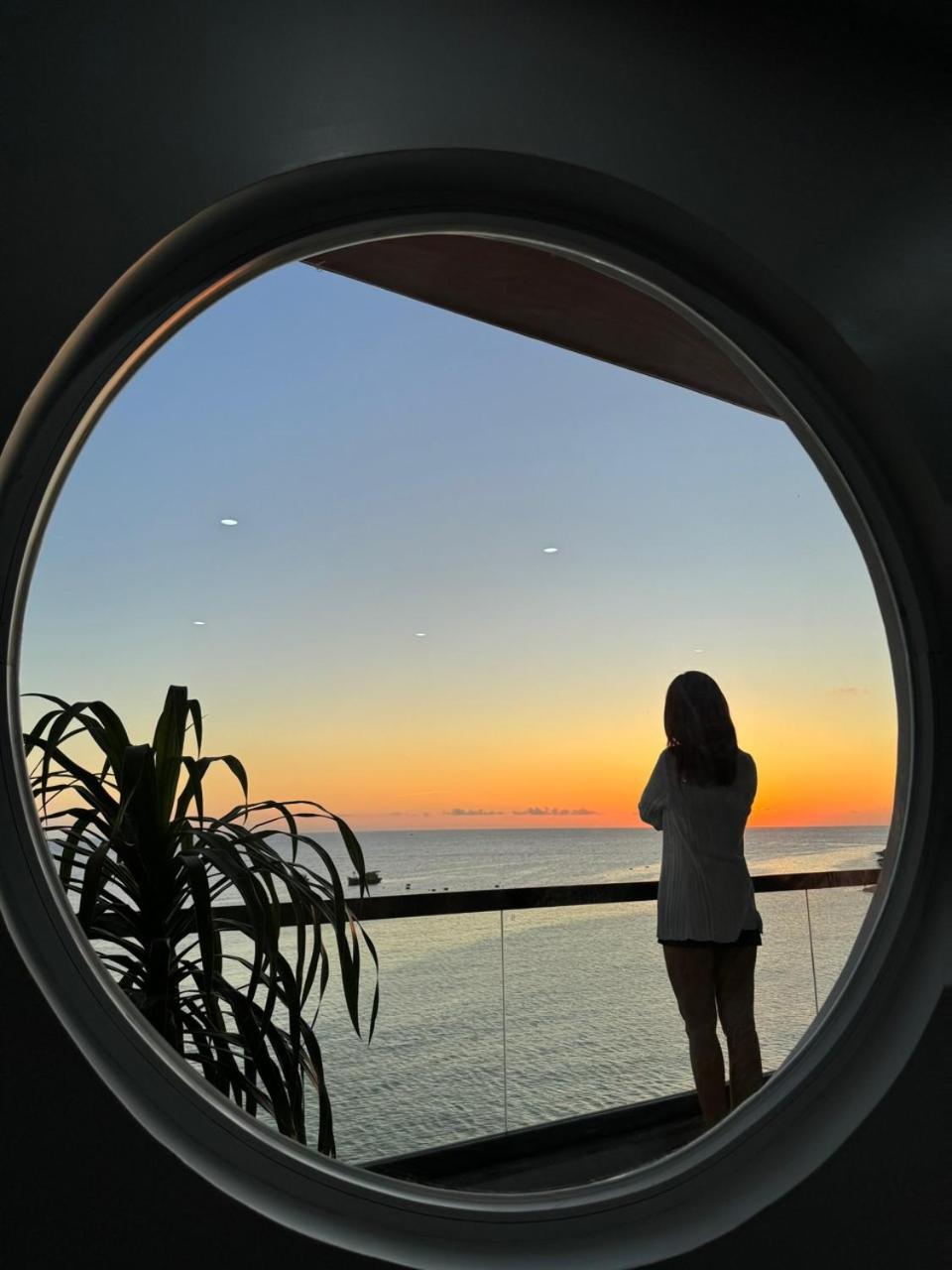Deluxe Double Room with Sea View - Photo 2