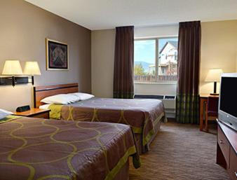 Queen Room with Two Queen Beds - Non-Smoking - Photo 1
