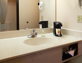 Queen Room with Two Queen Beds - Non-Smoking - Photo 3