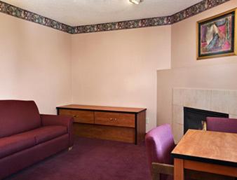 King Suite  - Non-Smoking - Photo 2