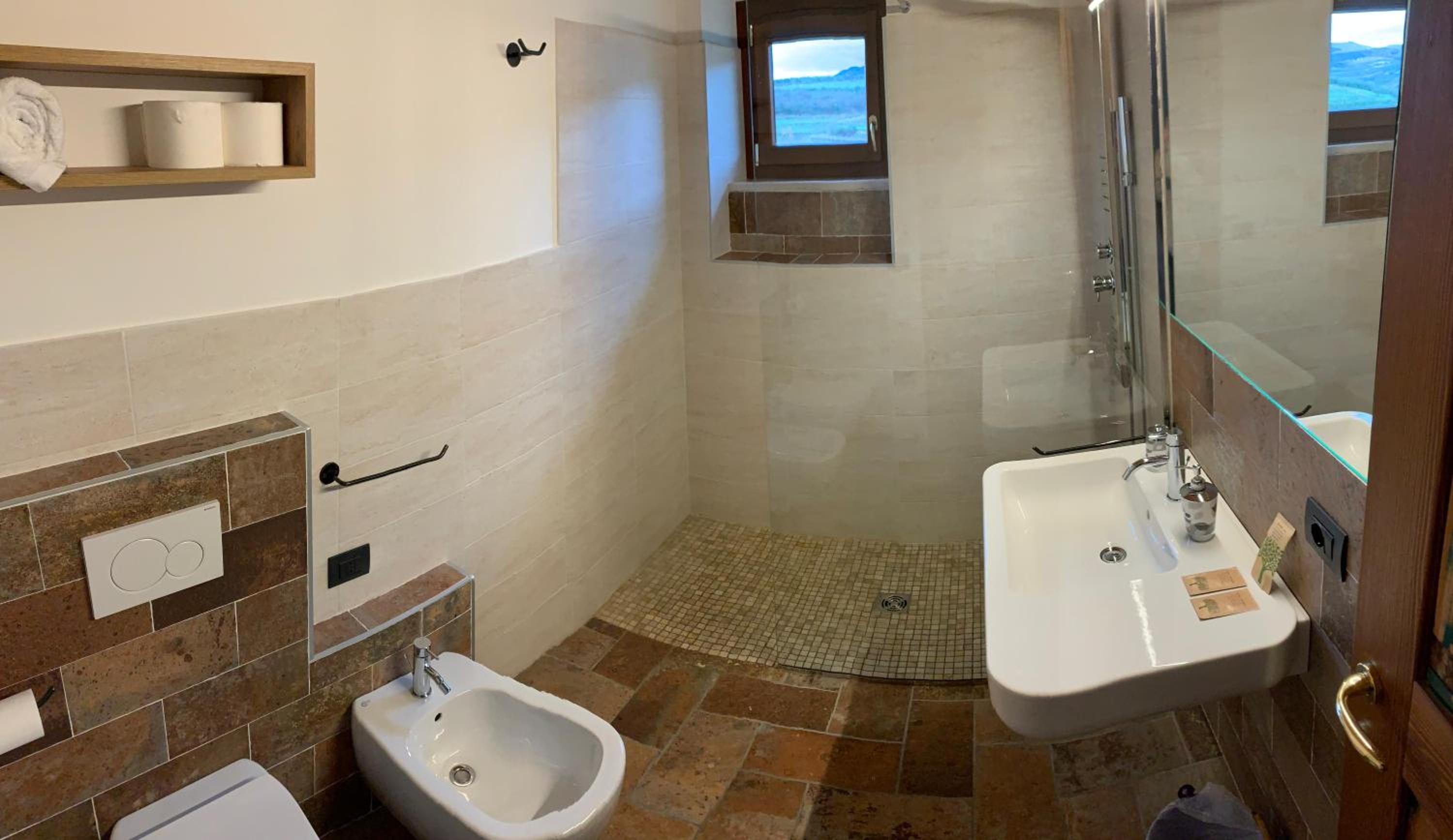 Apartment with Balcony photo 3