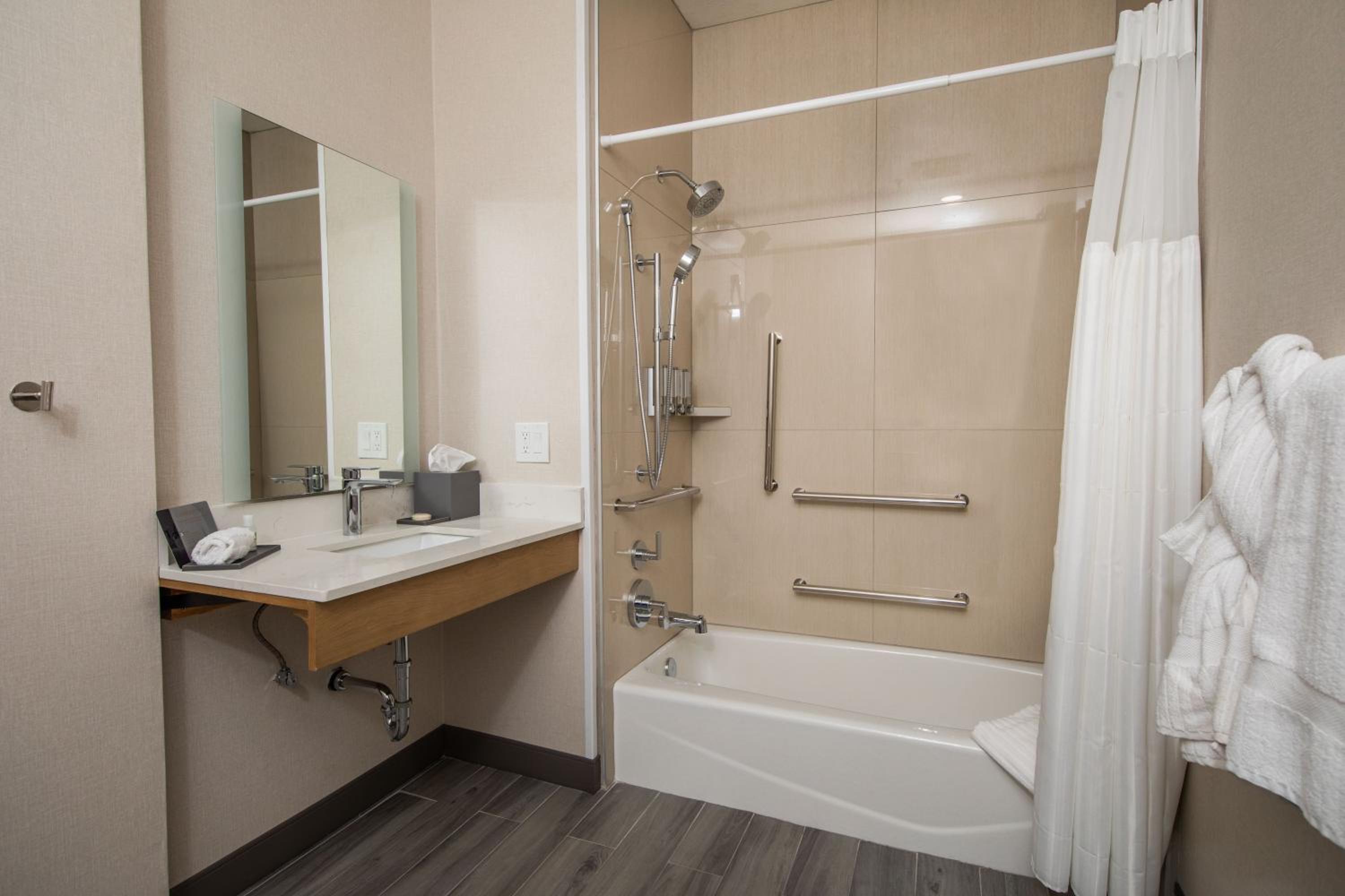 King Room - Accessible/Non Smoking photo 2