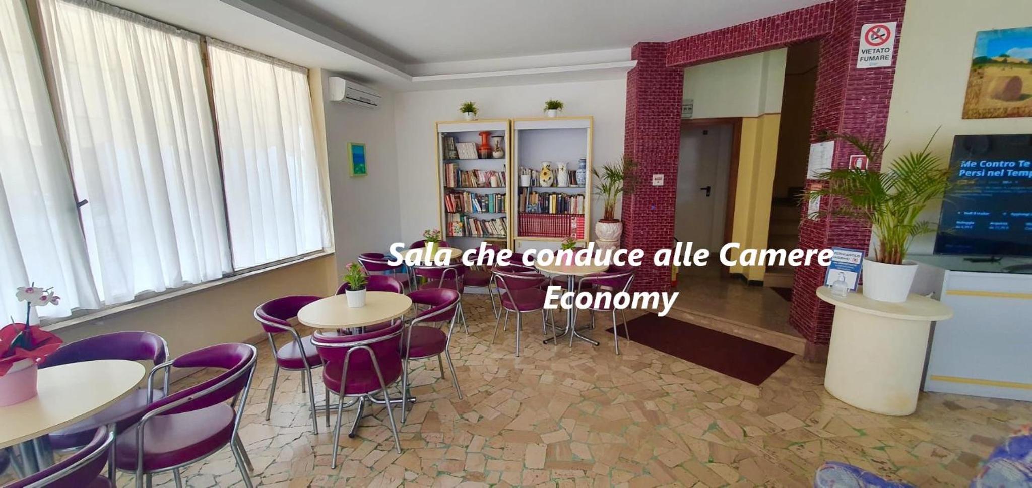 Economy Triple Room photo 2