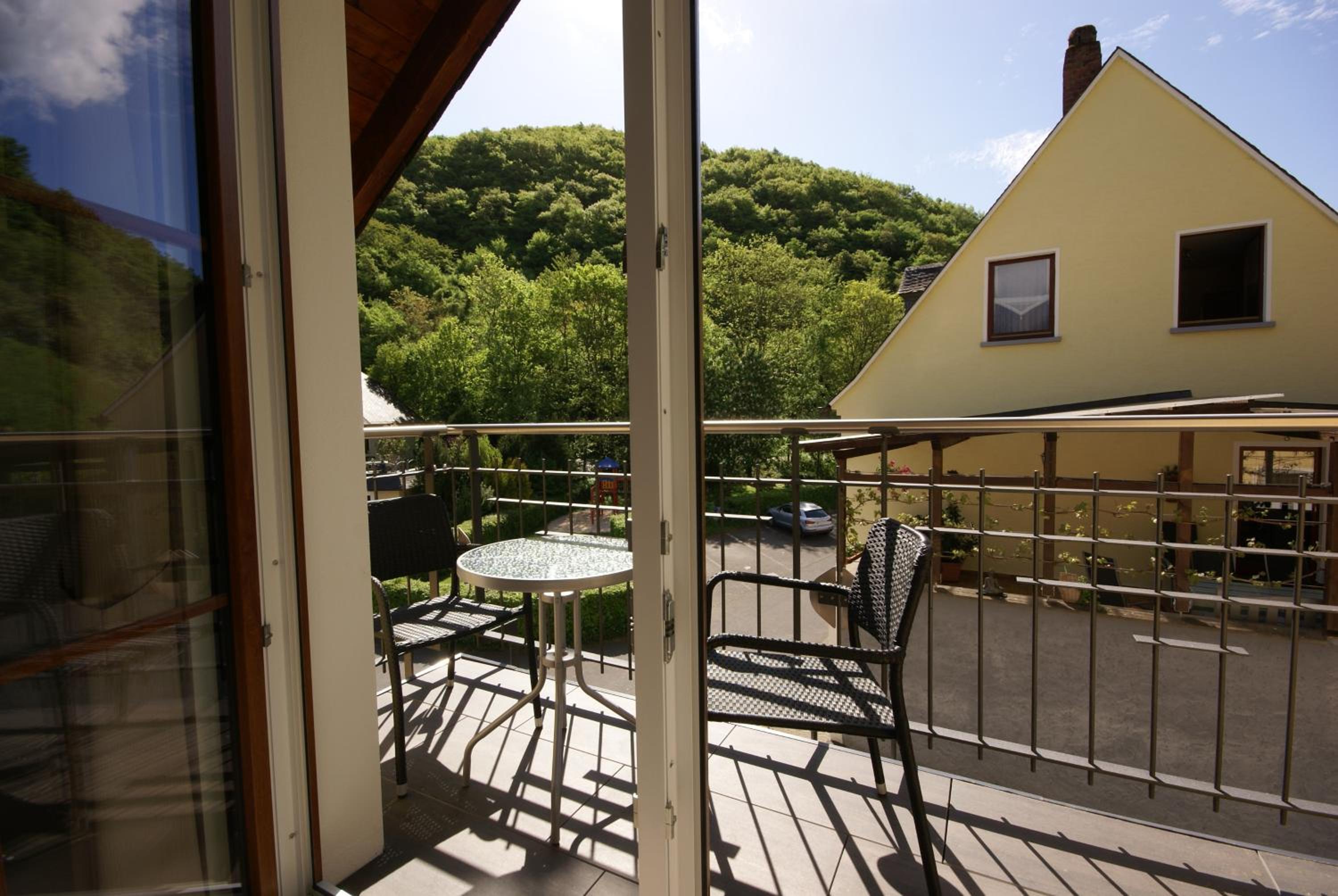 Apartment with Balcony photo 3