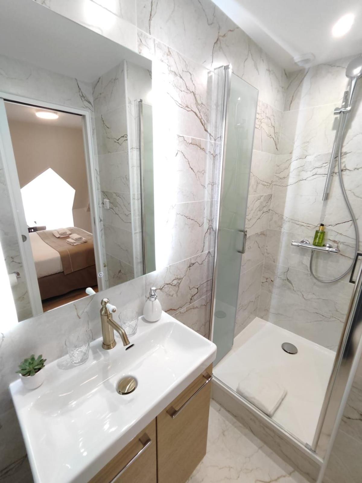 Double Room - Photo 2