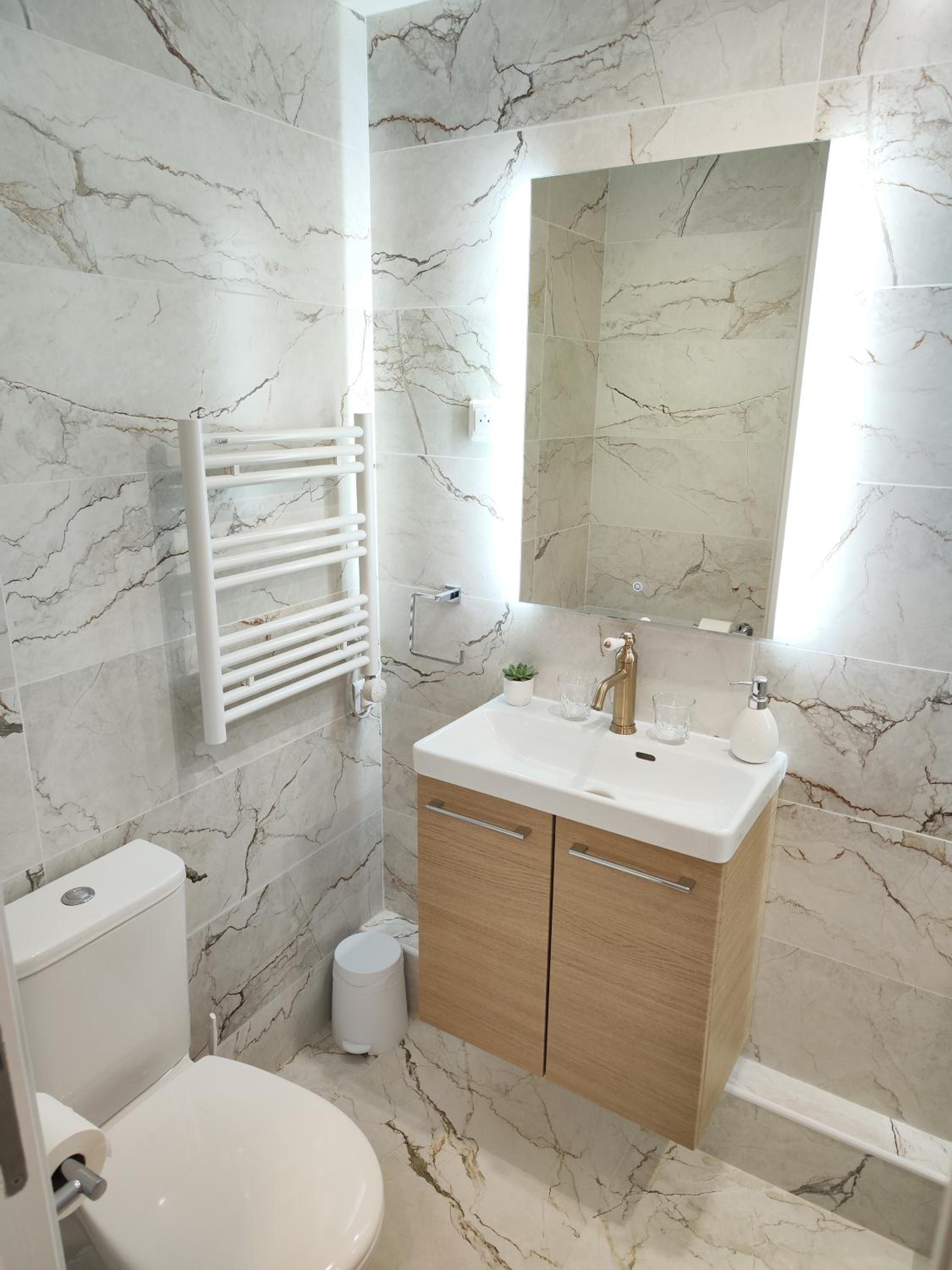 Double Room - Photo 11