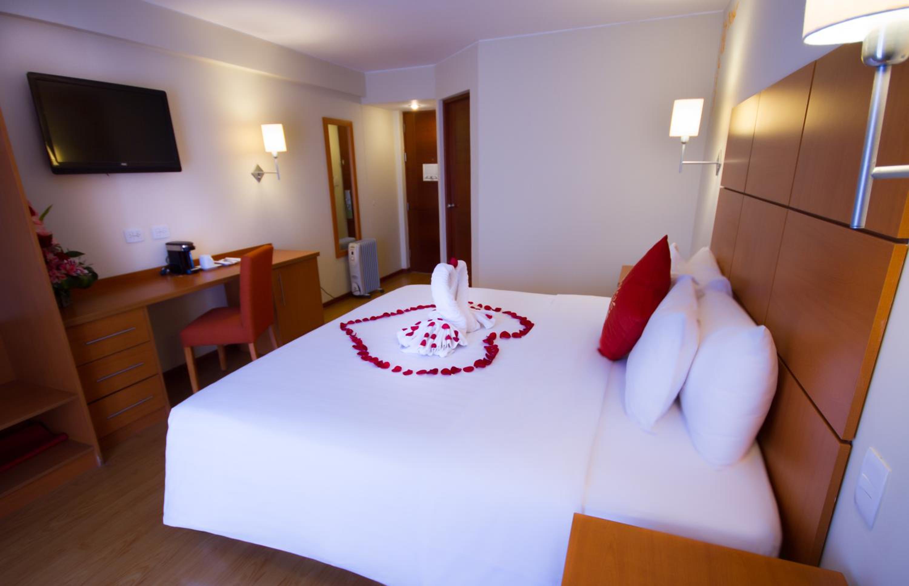 Standard King Room with One King Size Bed - Photo 5