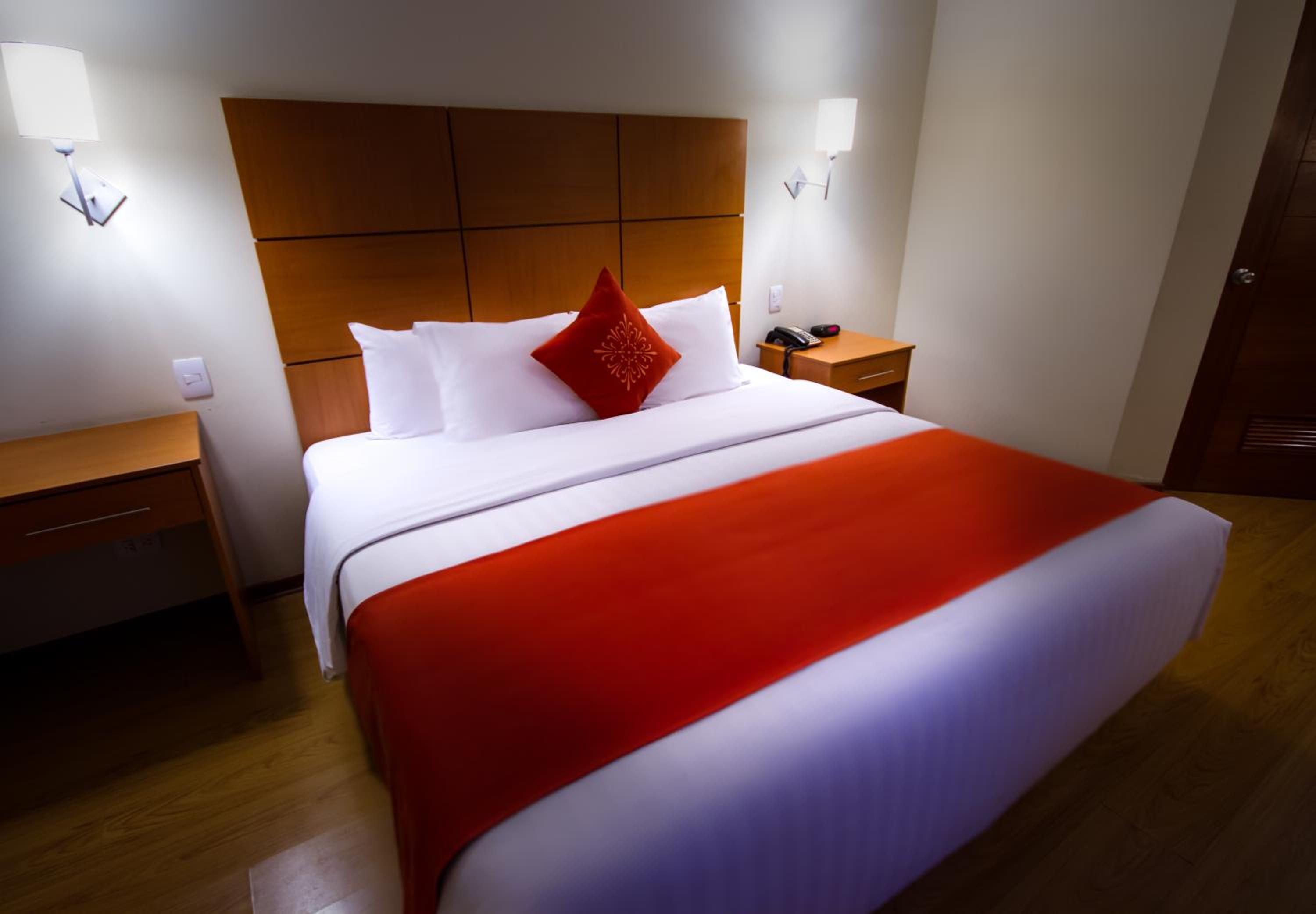 Standard King Room with One King Size Bed - Photo 2