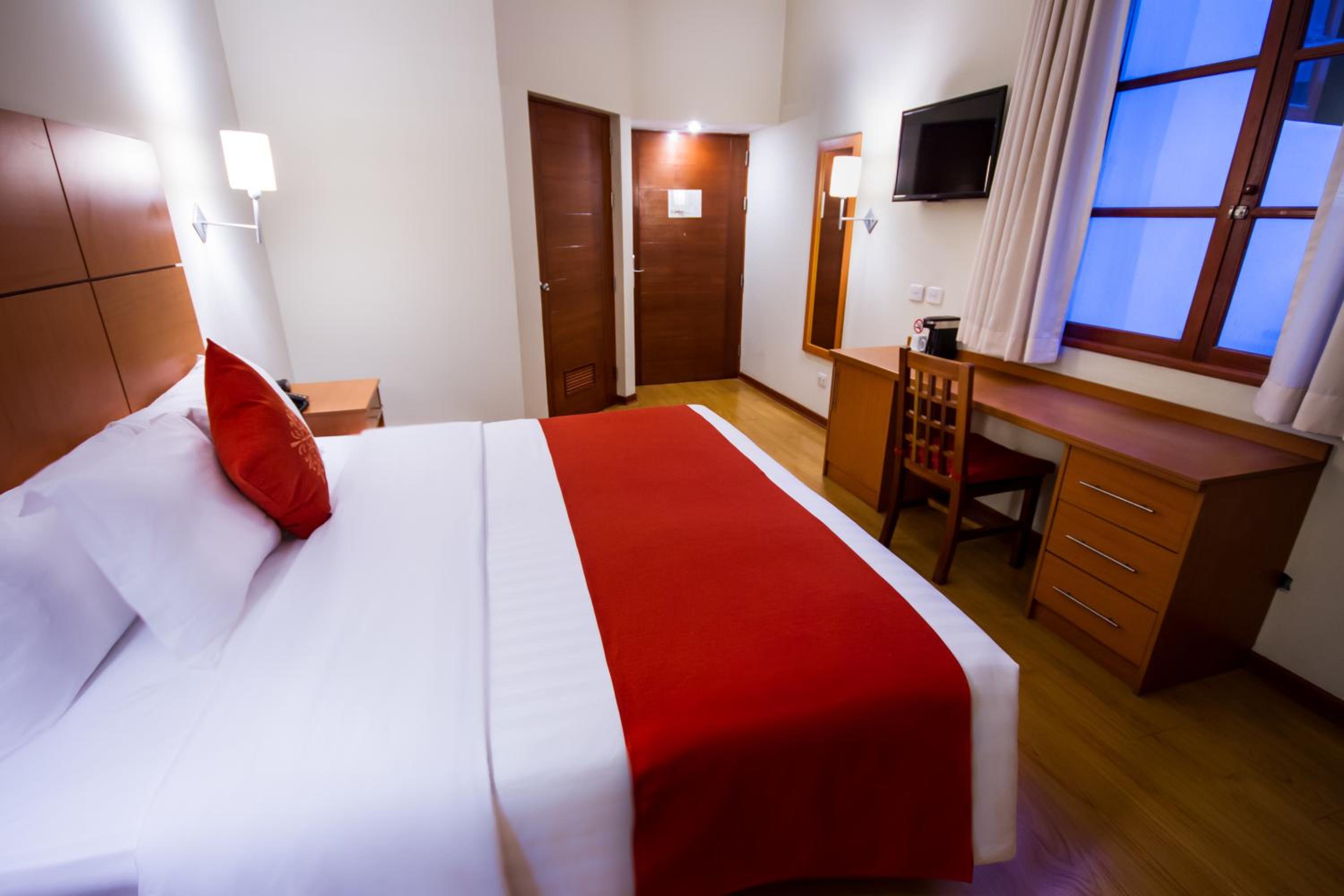Standard King Room with One King Size Bed - Photo 7