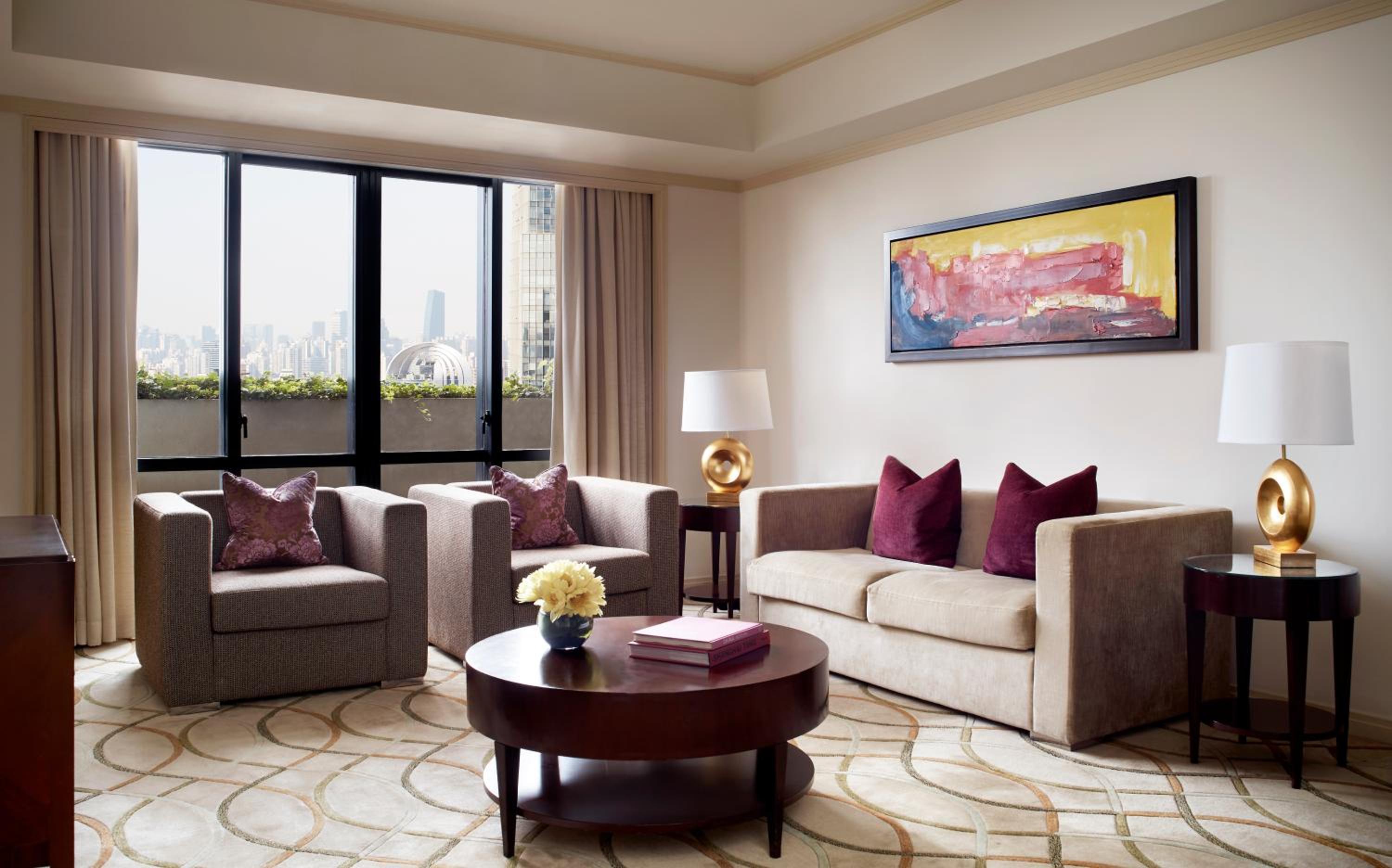 One-Bedroom Penthouse King Suite - Club Lounge Access photo 3