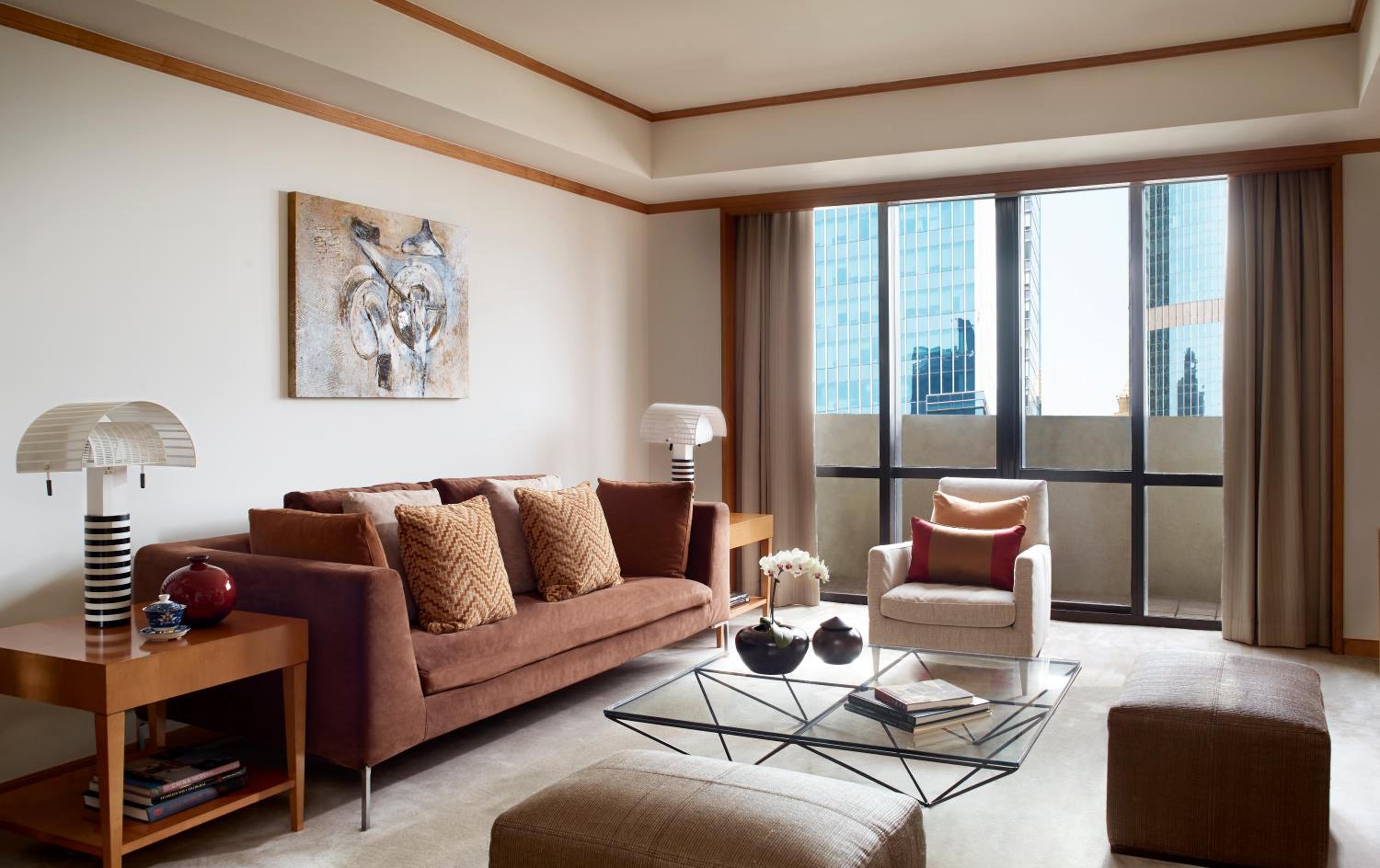 One-Bedroom Penthouse King Suite - Club Lounge Access photo 1