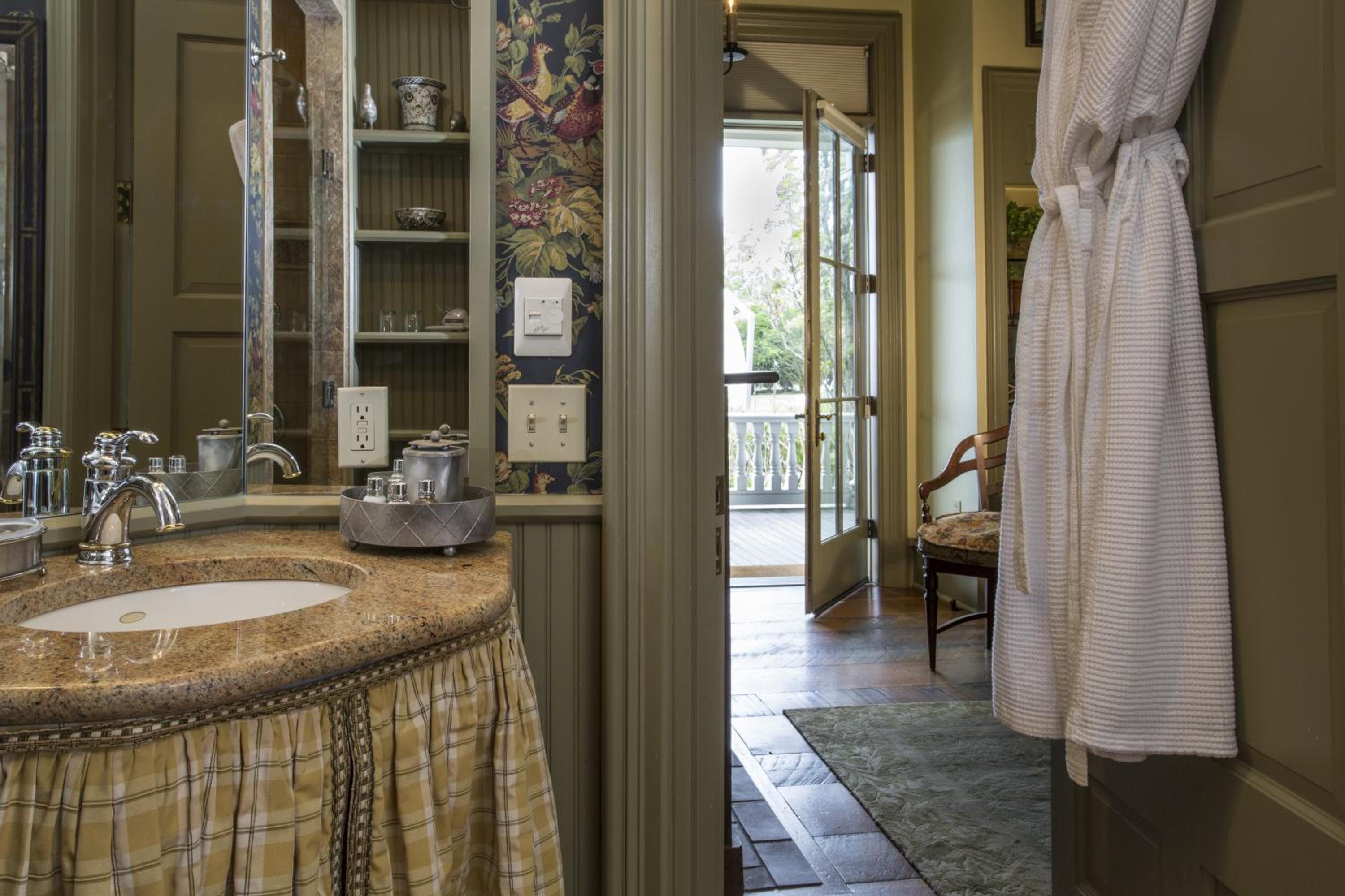 Colonial Queen Room with Terrace and Ocean View - Photo 4