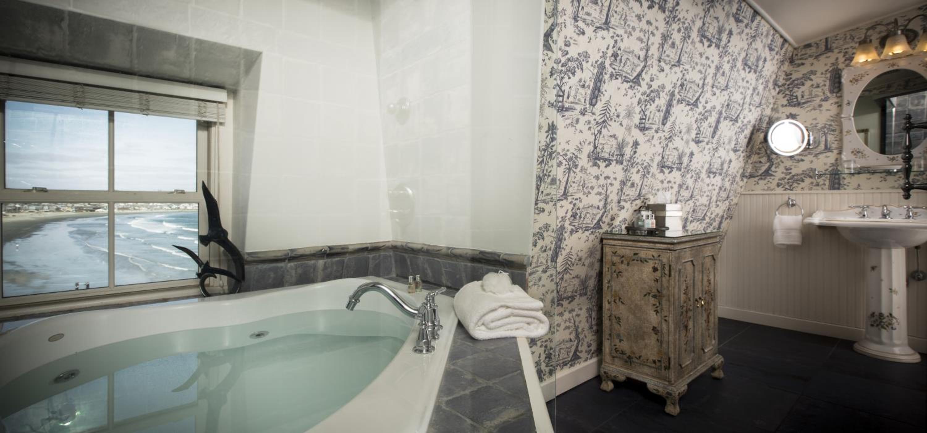 French Style Room with Ocean View - Photo 4