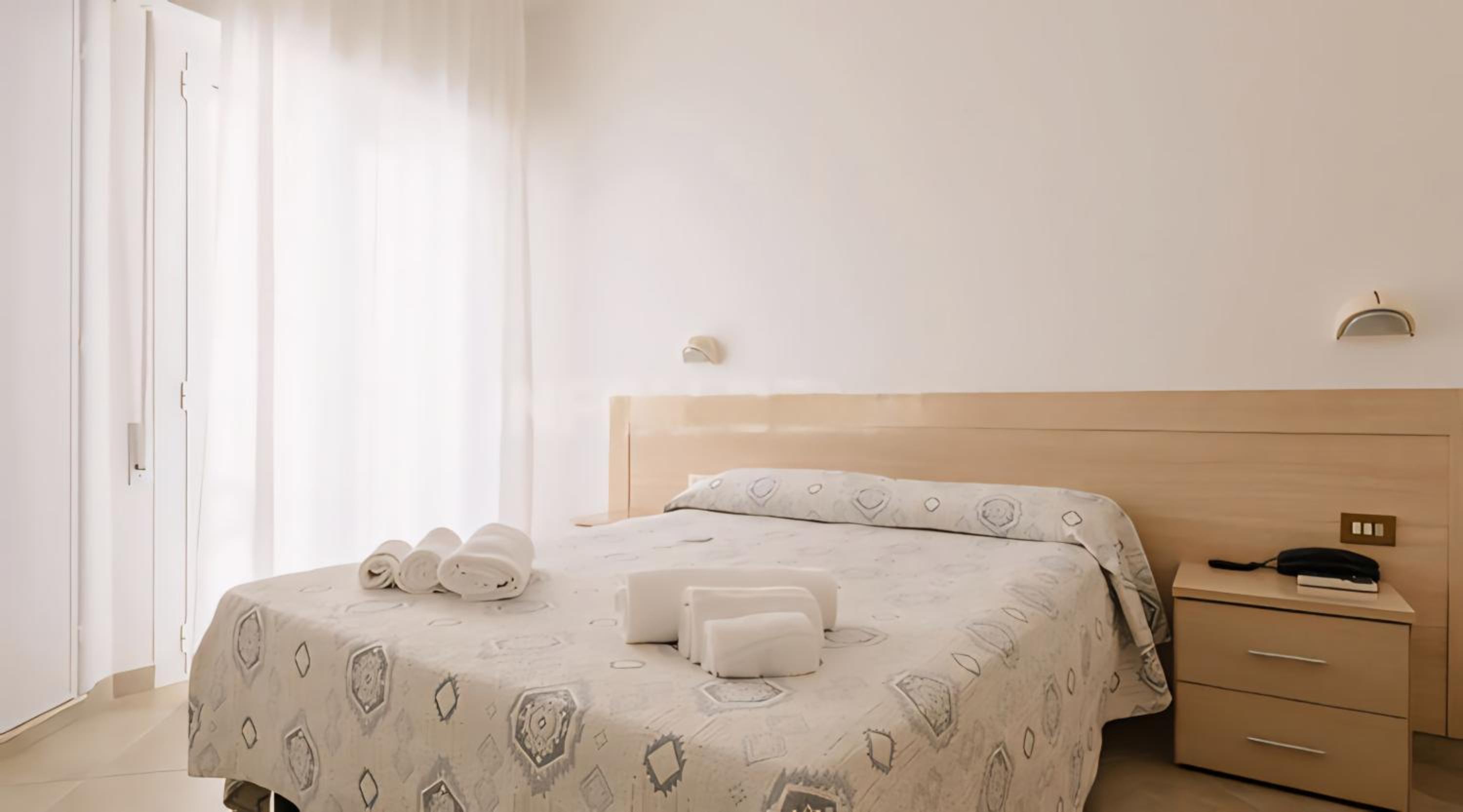 Double Room with Balcony - Photo 1