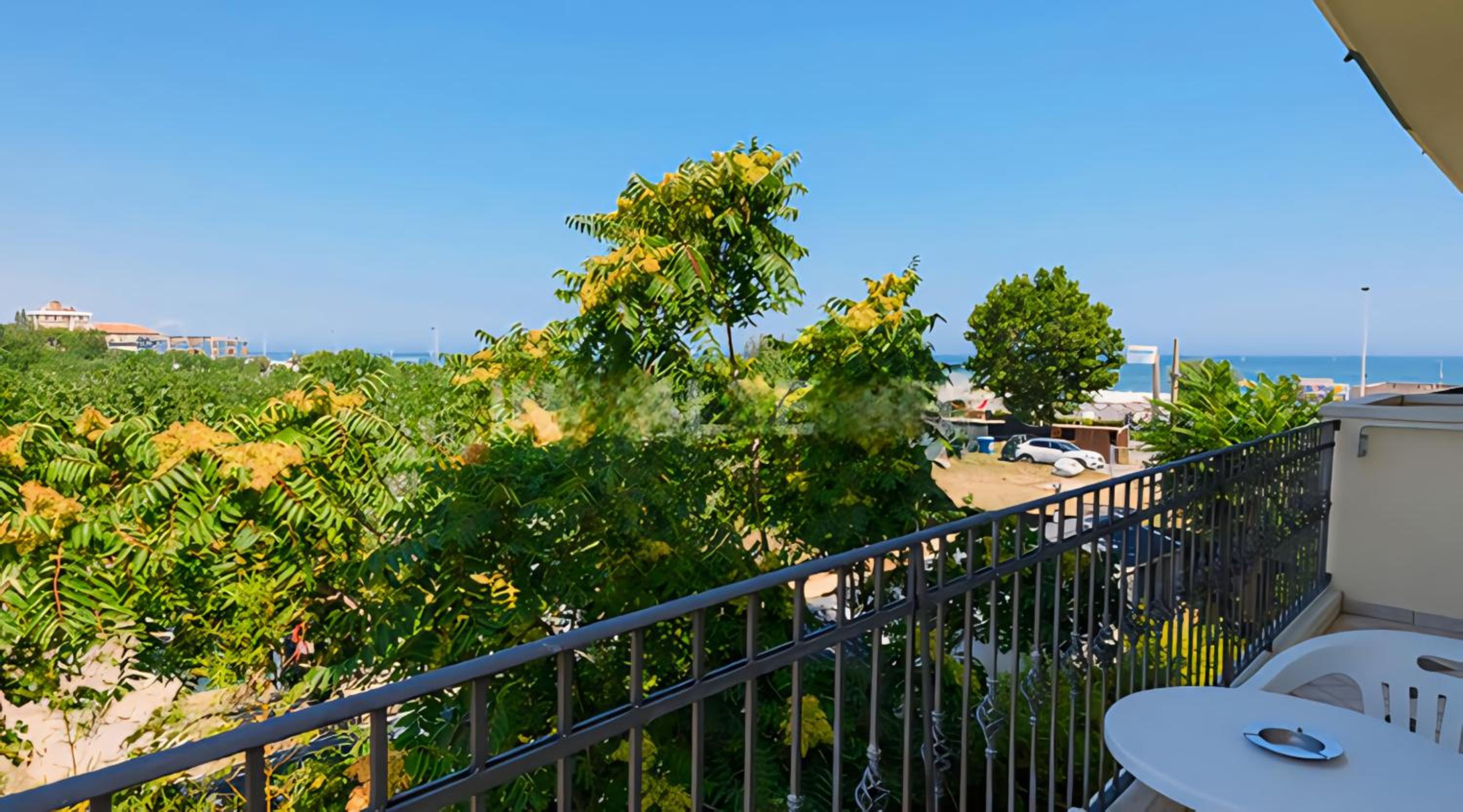 Double Room with Balcony and Sea View - Photo 12