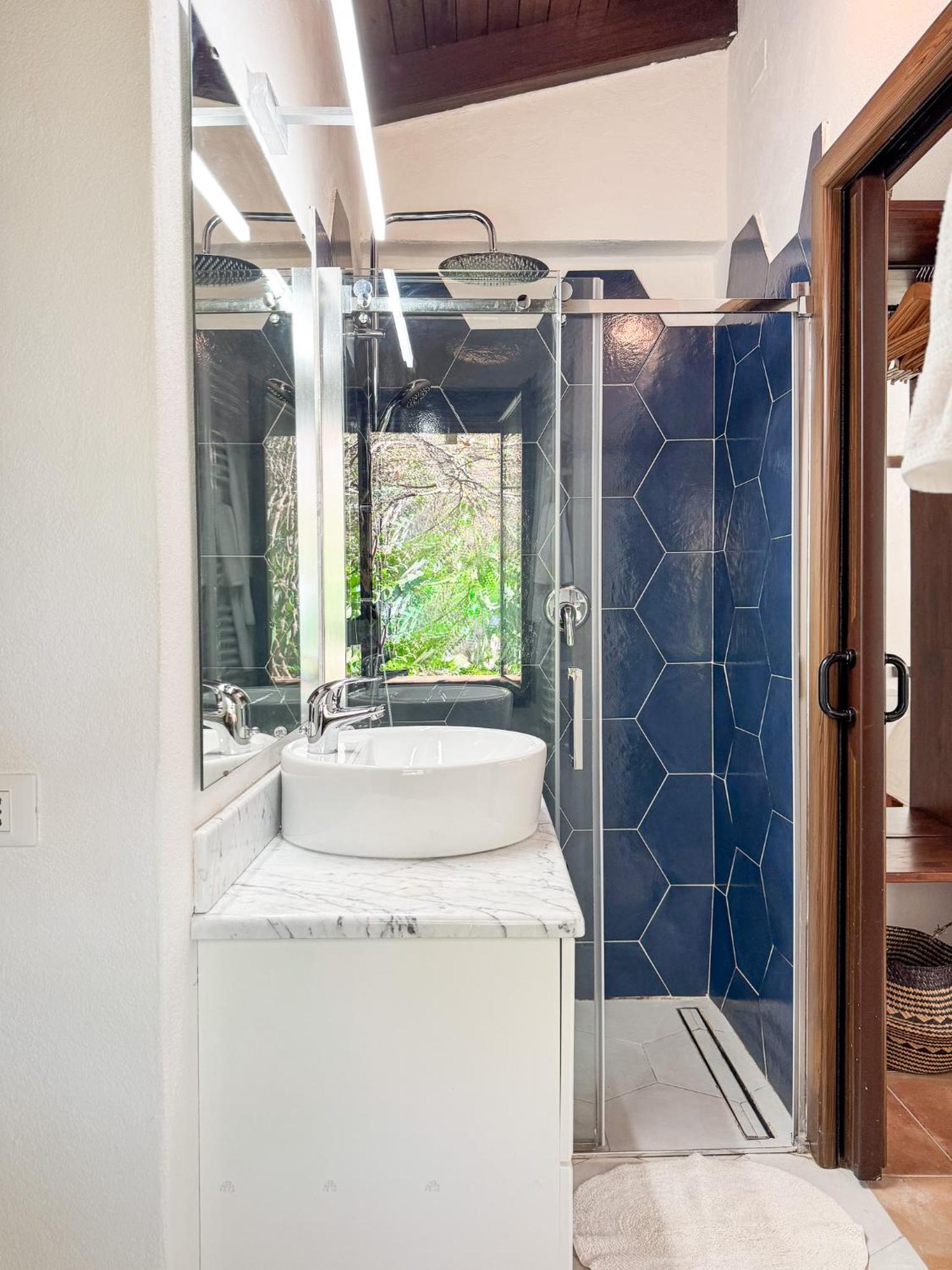 Deluxe Double Room with Balcony and Sea View photo 3