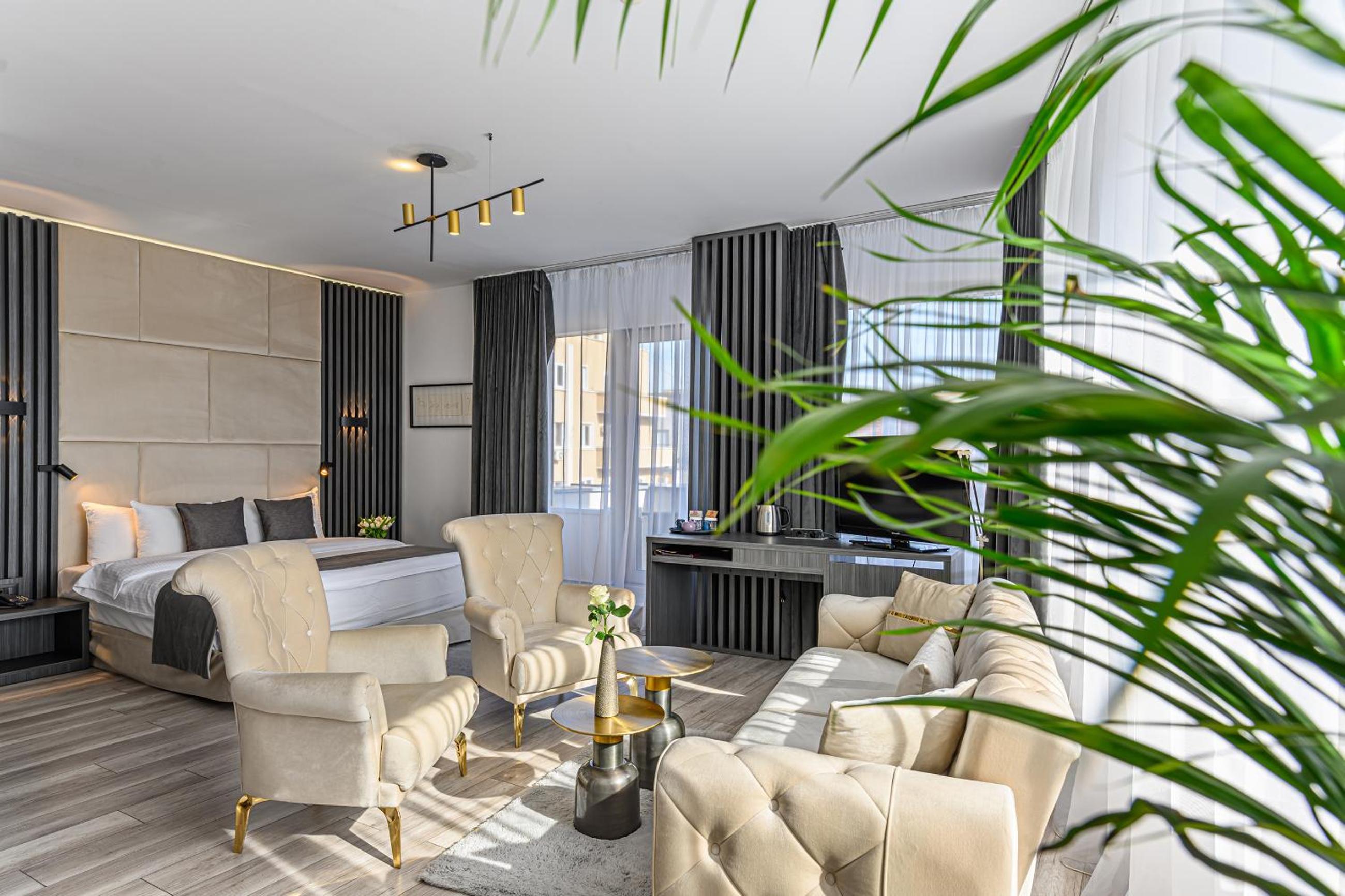 Junior Suite with Balcony - Photo 1