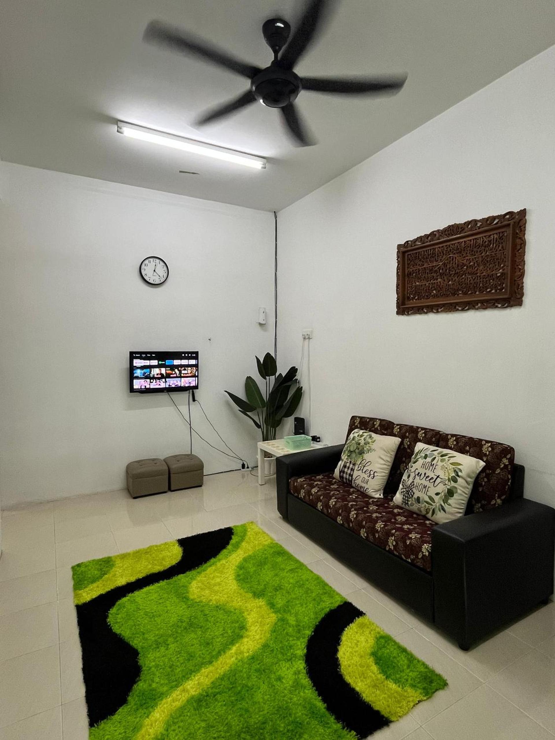 Three-Bedroom House photo 1