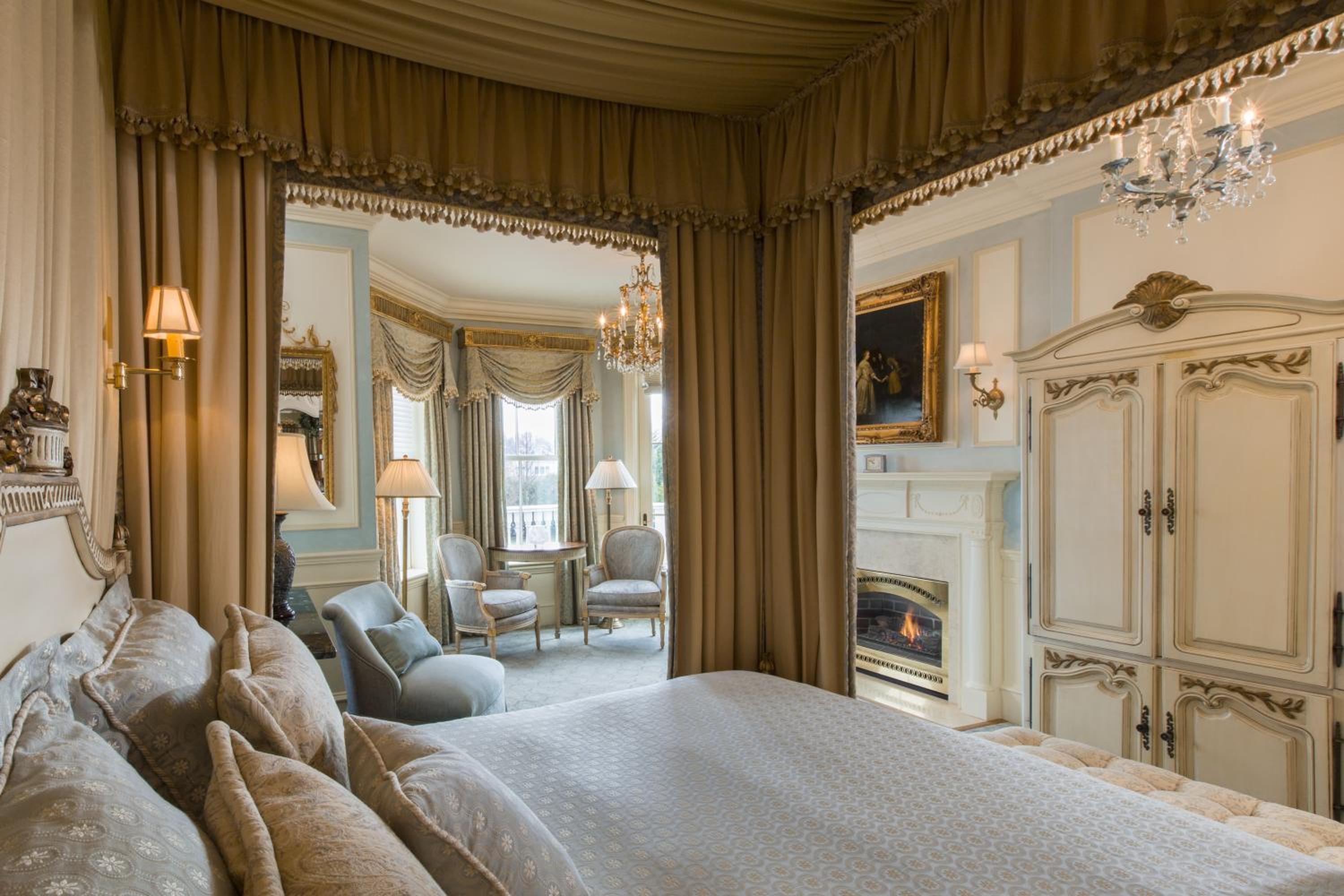 Louis XVI Signature Guest Room  - Photo 1