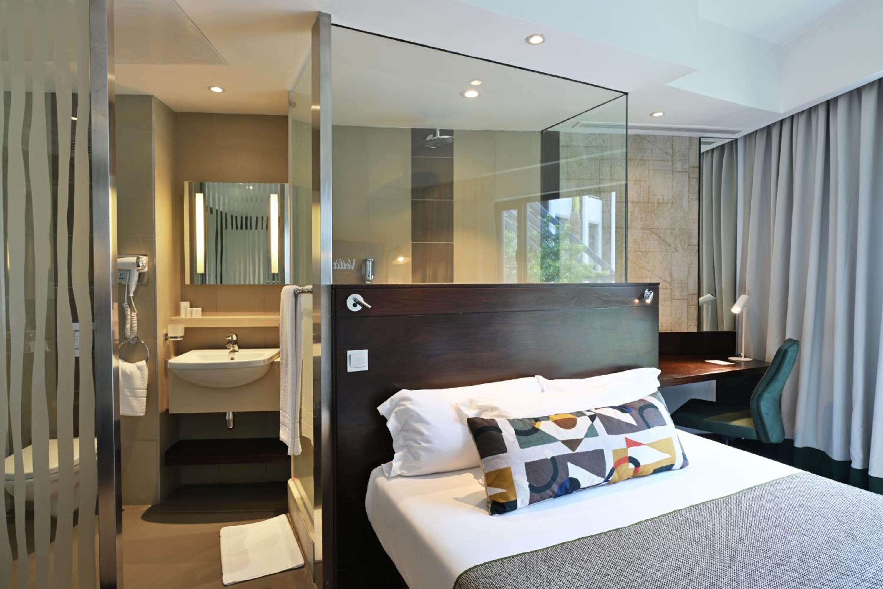 Standard Queen Room - Photo 4