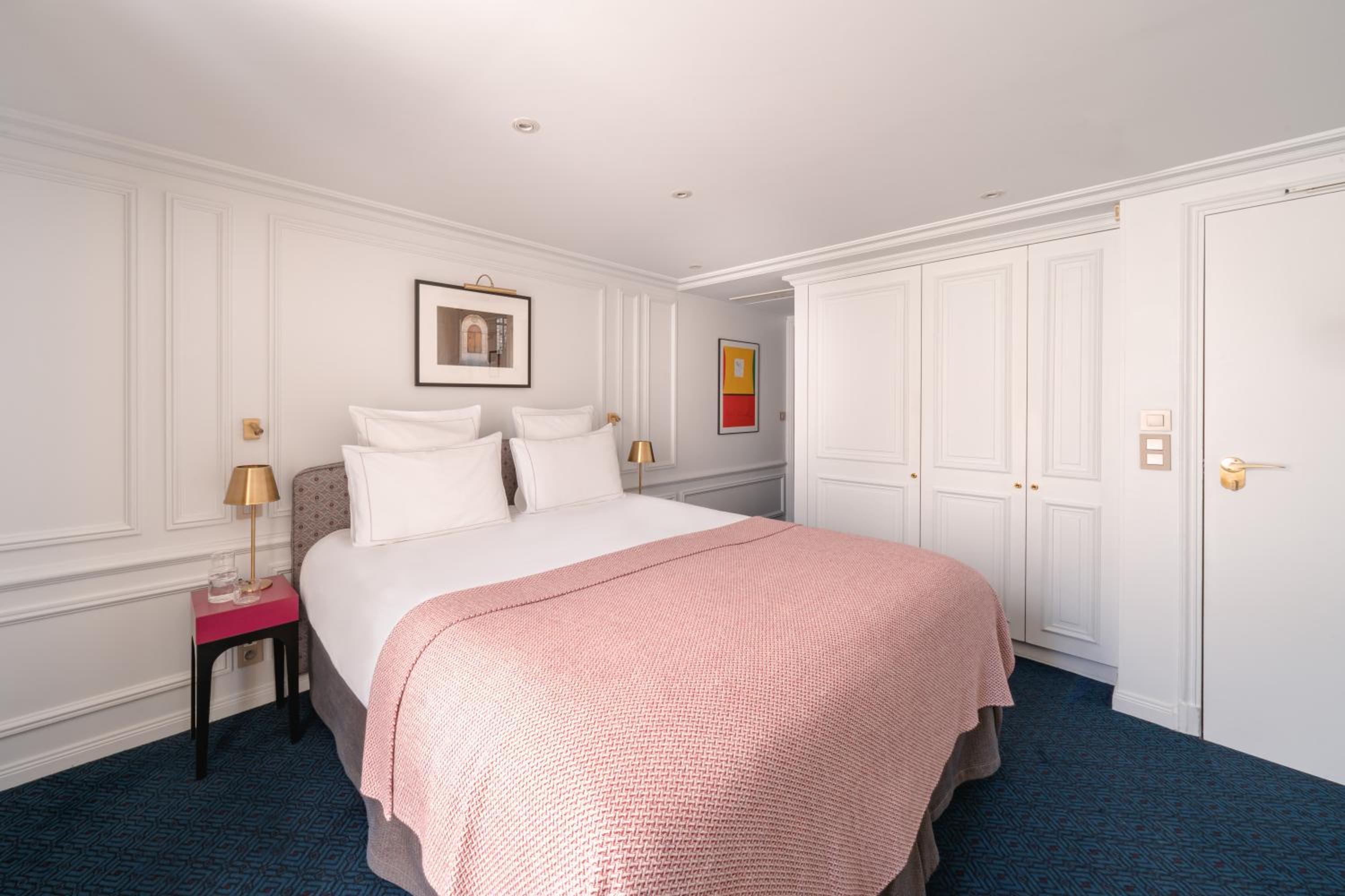 Hôtel Bourgogne & Montana bedroom photo