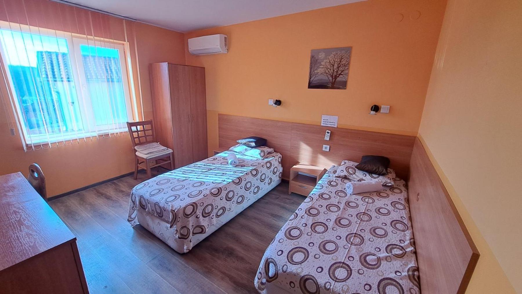 Standard Twin Room - Photo 3
