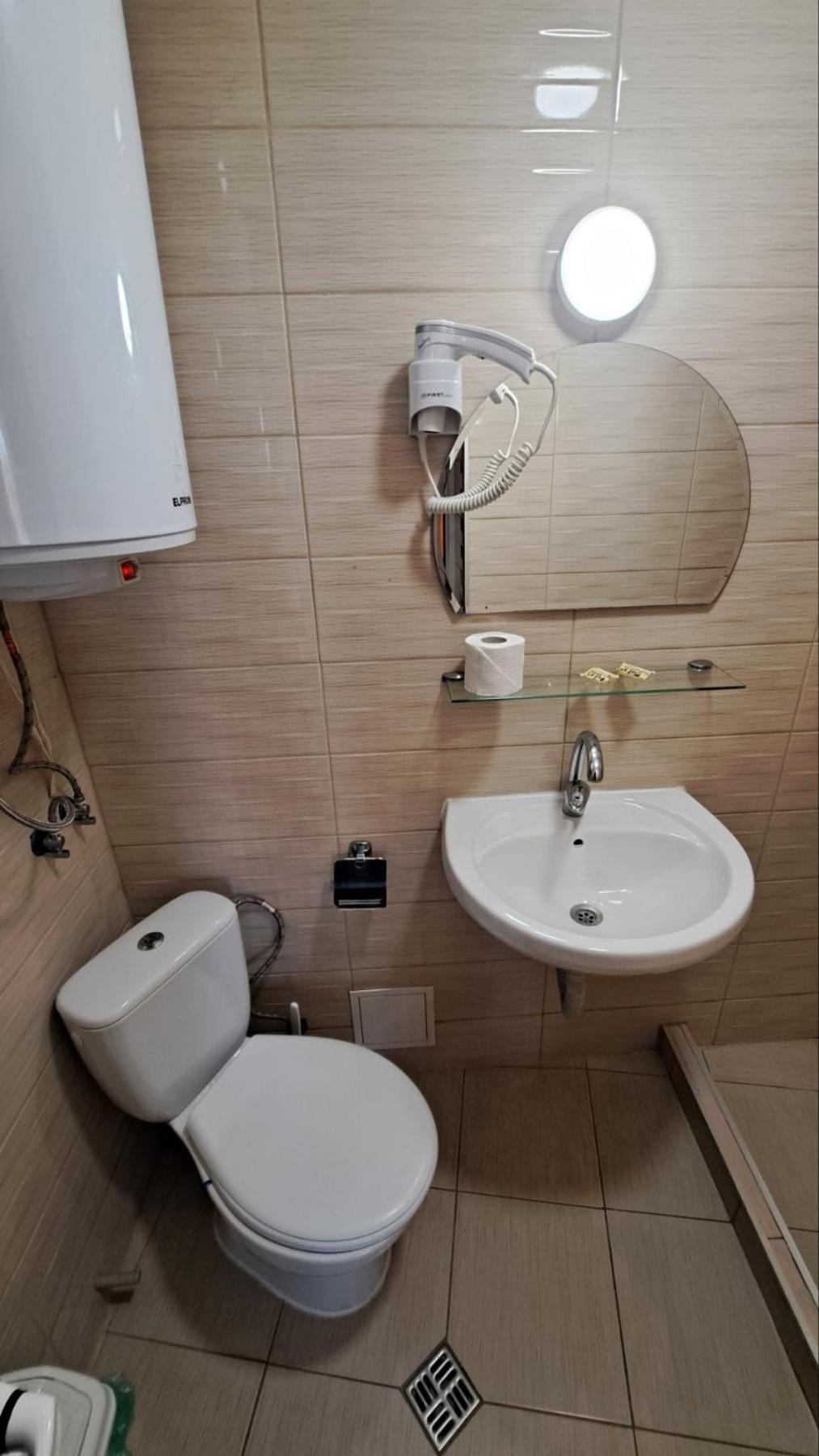Standard Twin Room - Photo 5