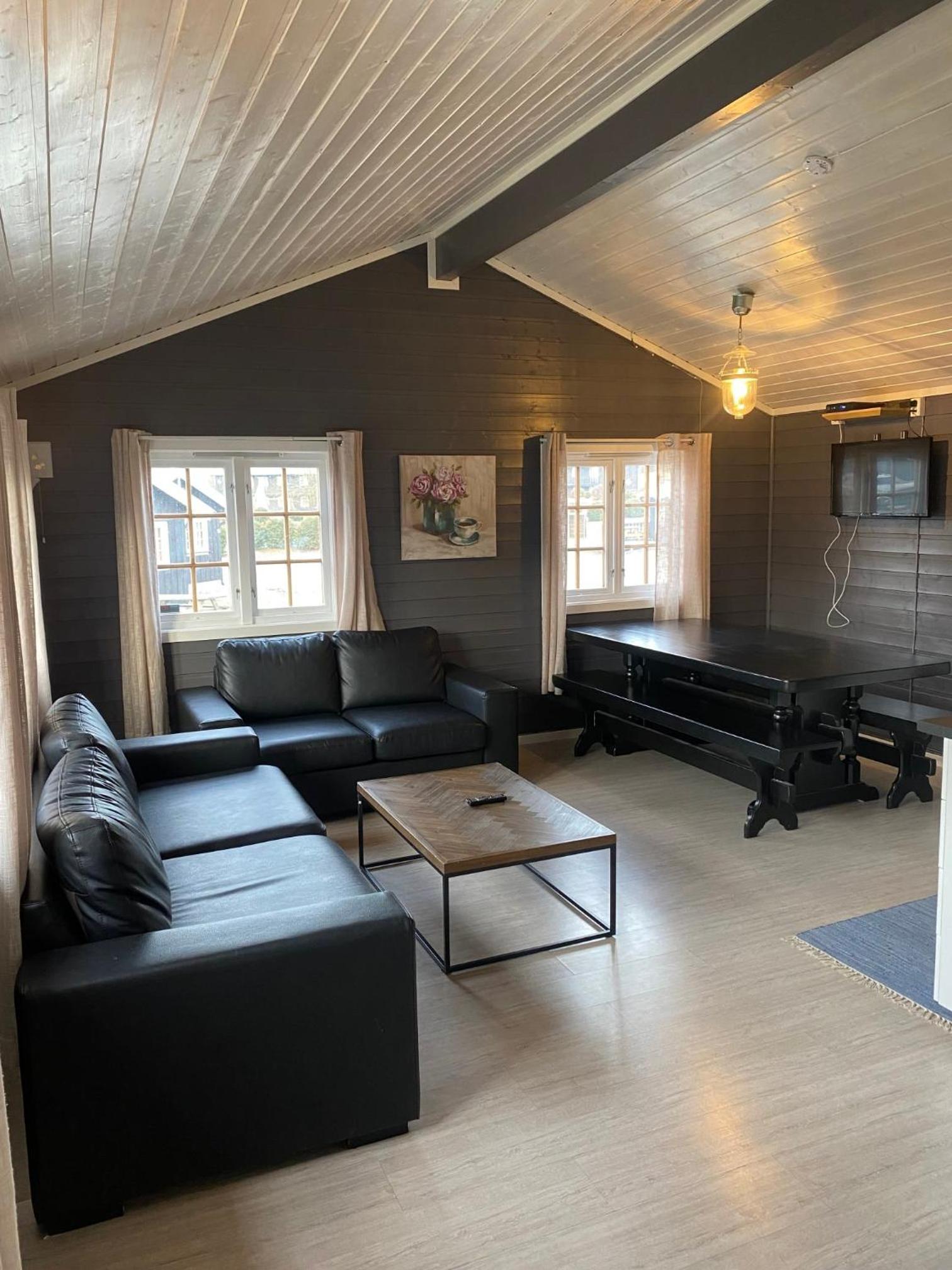 Two-Bedroom Cottage photo 2