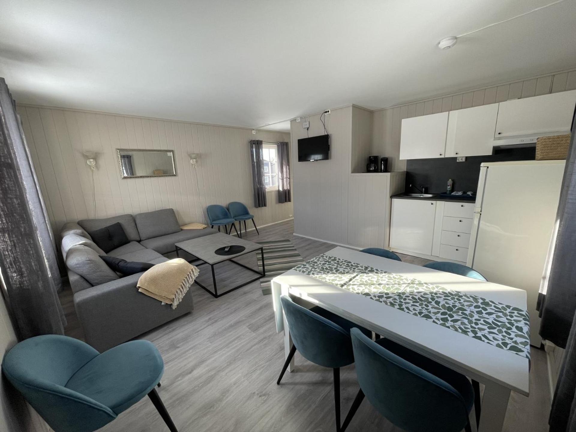 Three-Bedroom Apartment photo 2