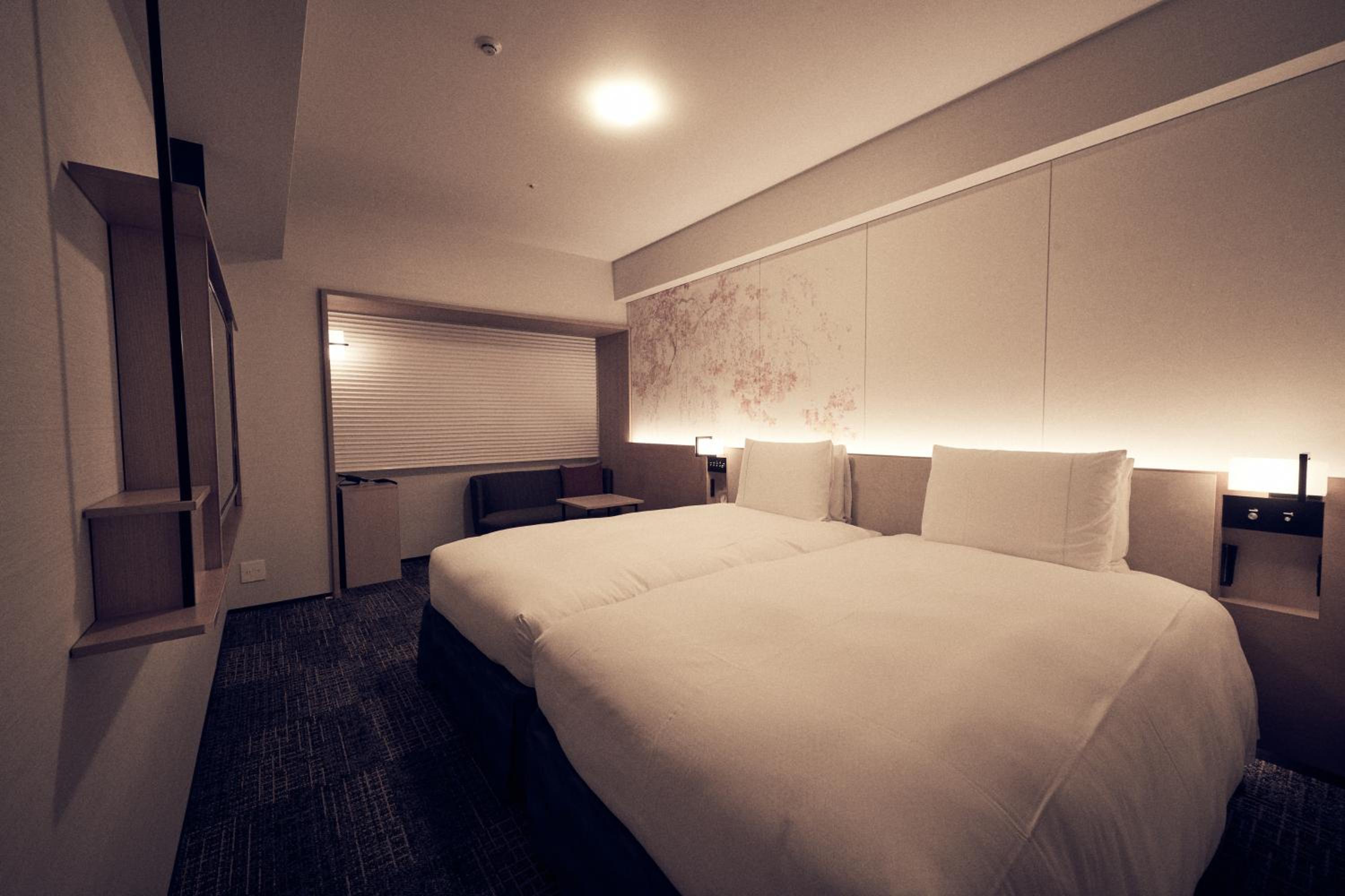 Corner Twin Room (1 Adult) - Photo 1