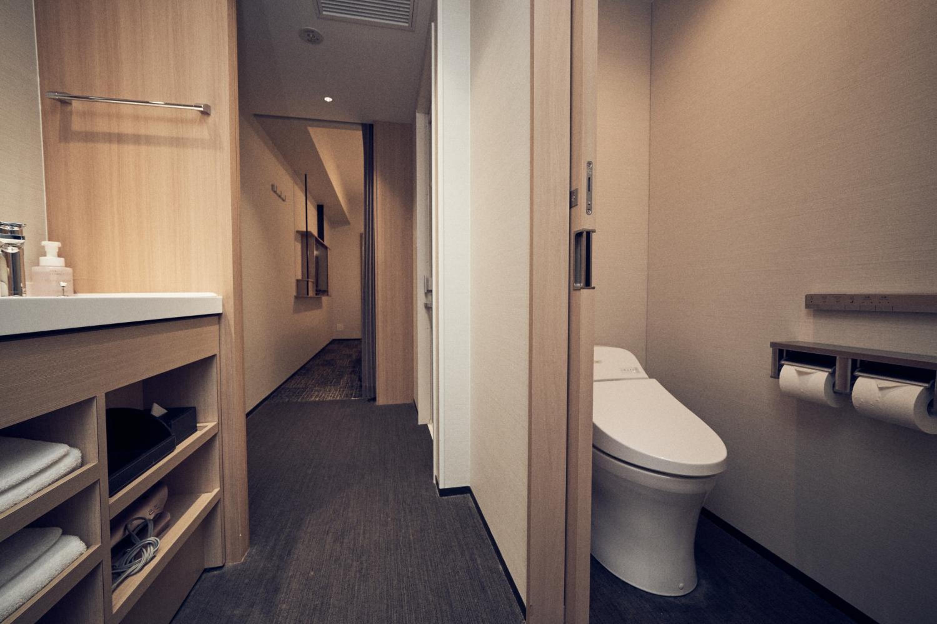 Corner Twin Room (1 Adult) - Photo 3