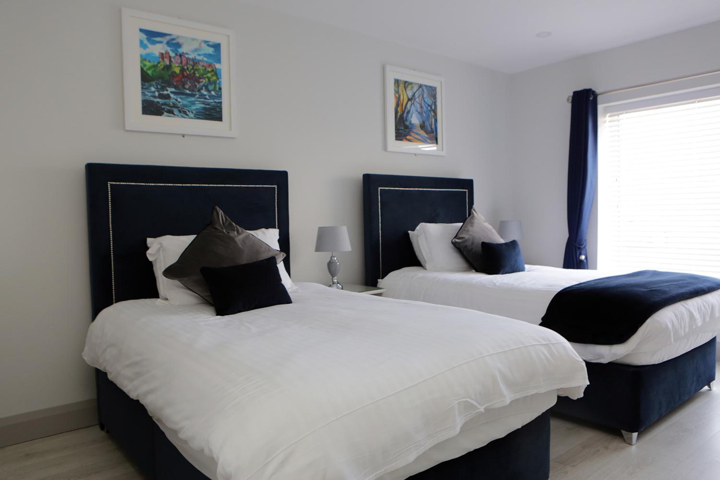 Standard Queen Room with Two Queen Beds photo 2