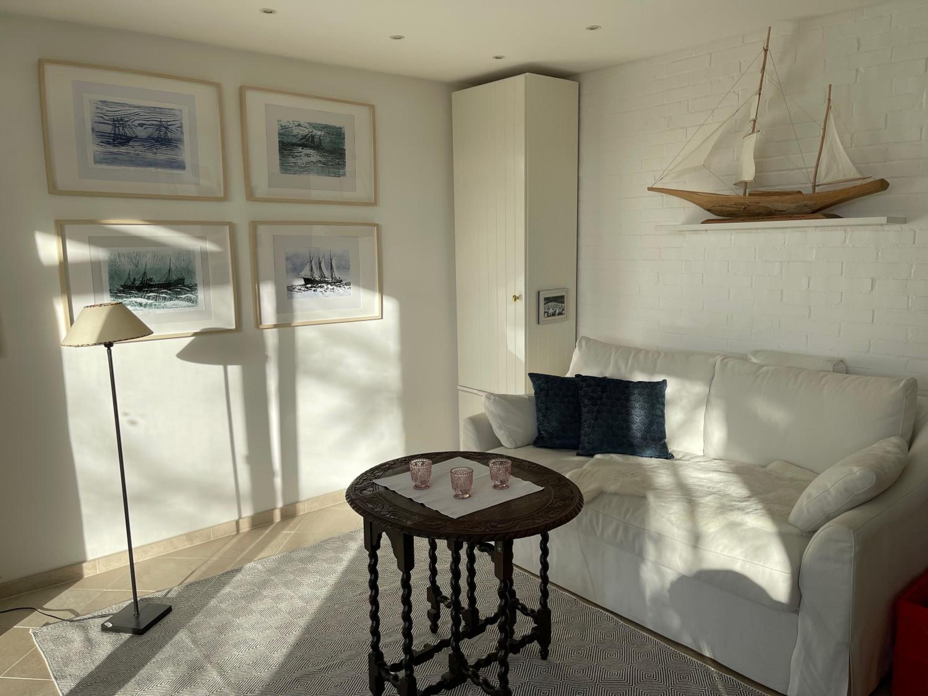 One-Bedroom House photo 1