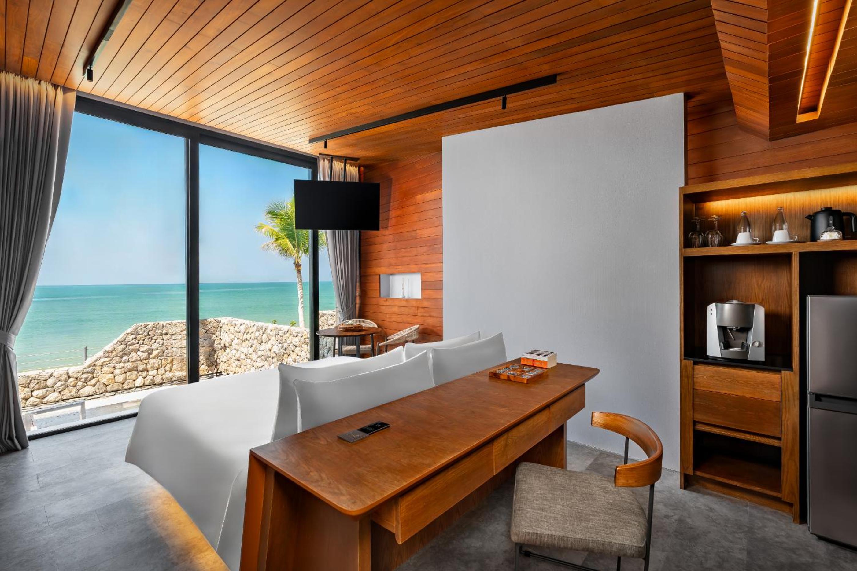 Villa with Private Pool - Beach Front