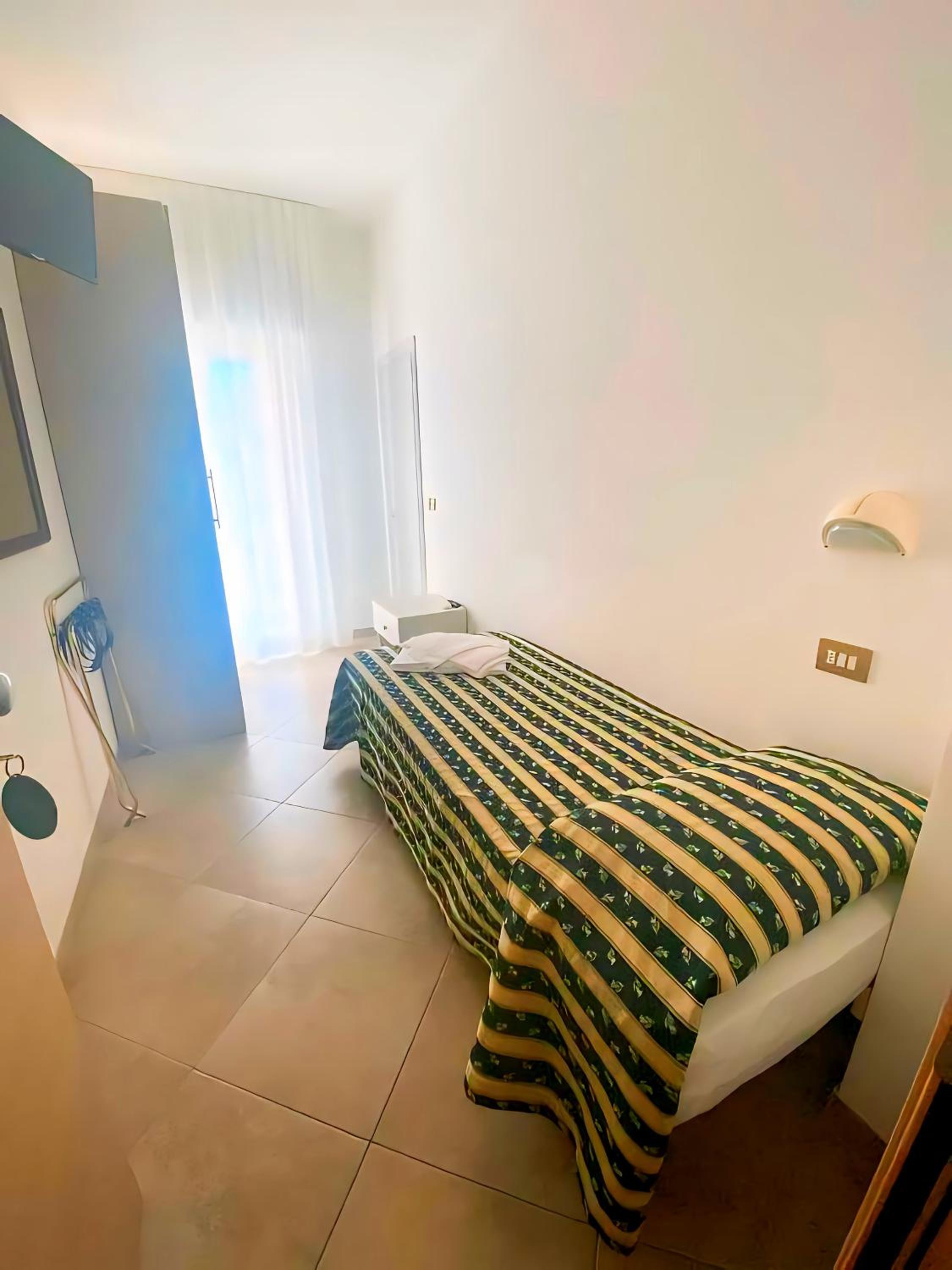 Single Room with Private External Bathroom