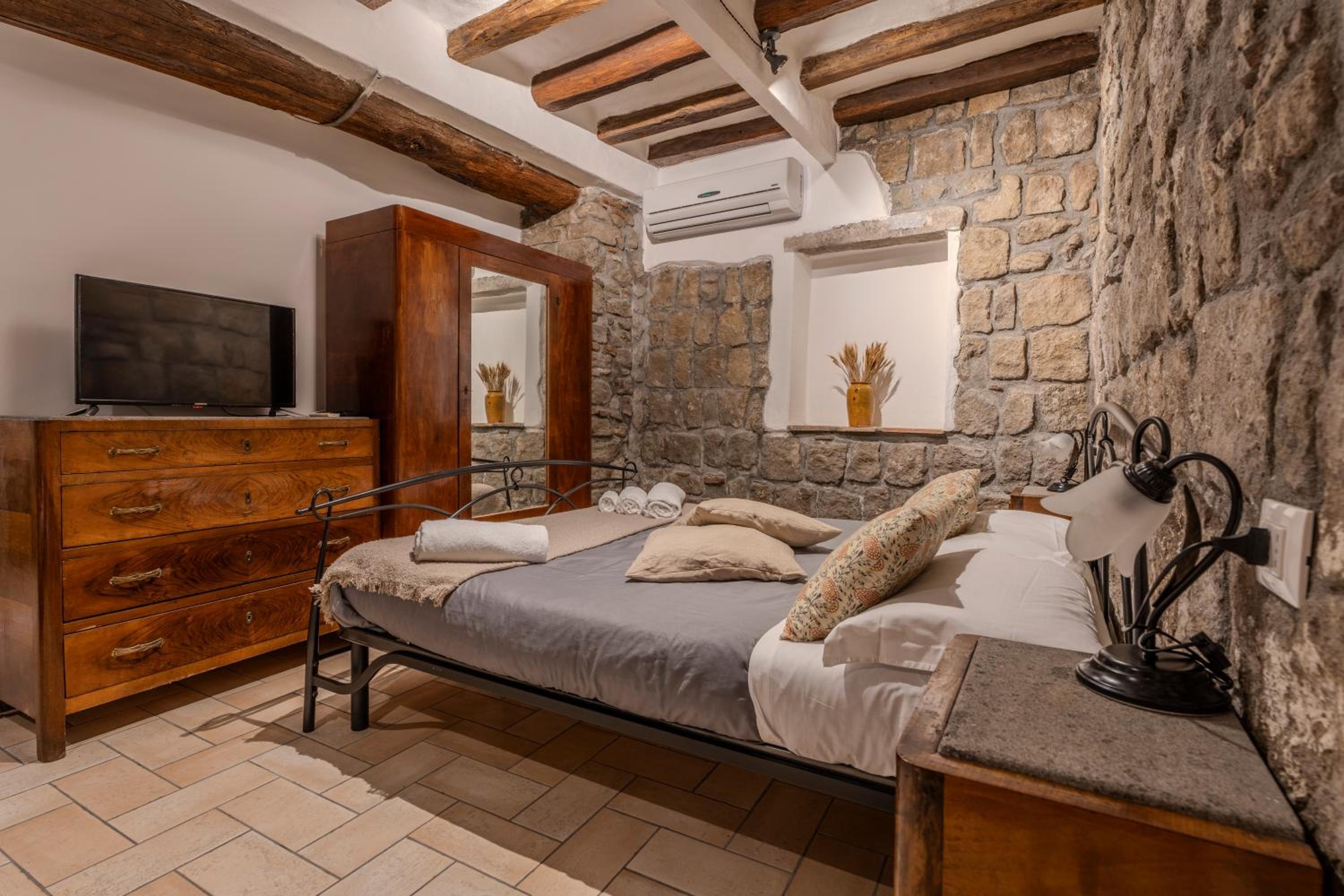 Quadruple Room - Photo 3