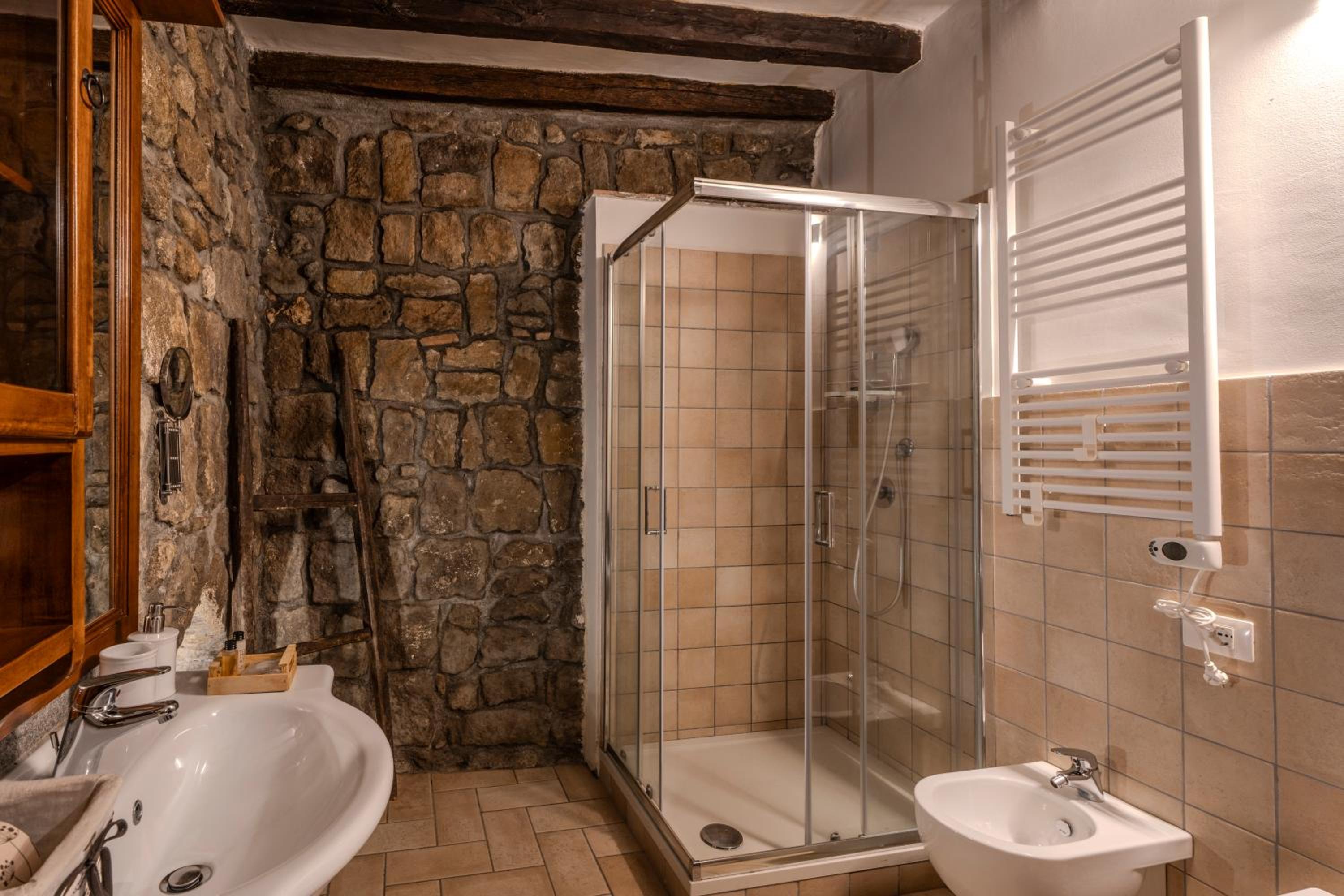 Quadruple Room - Photo 4