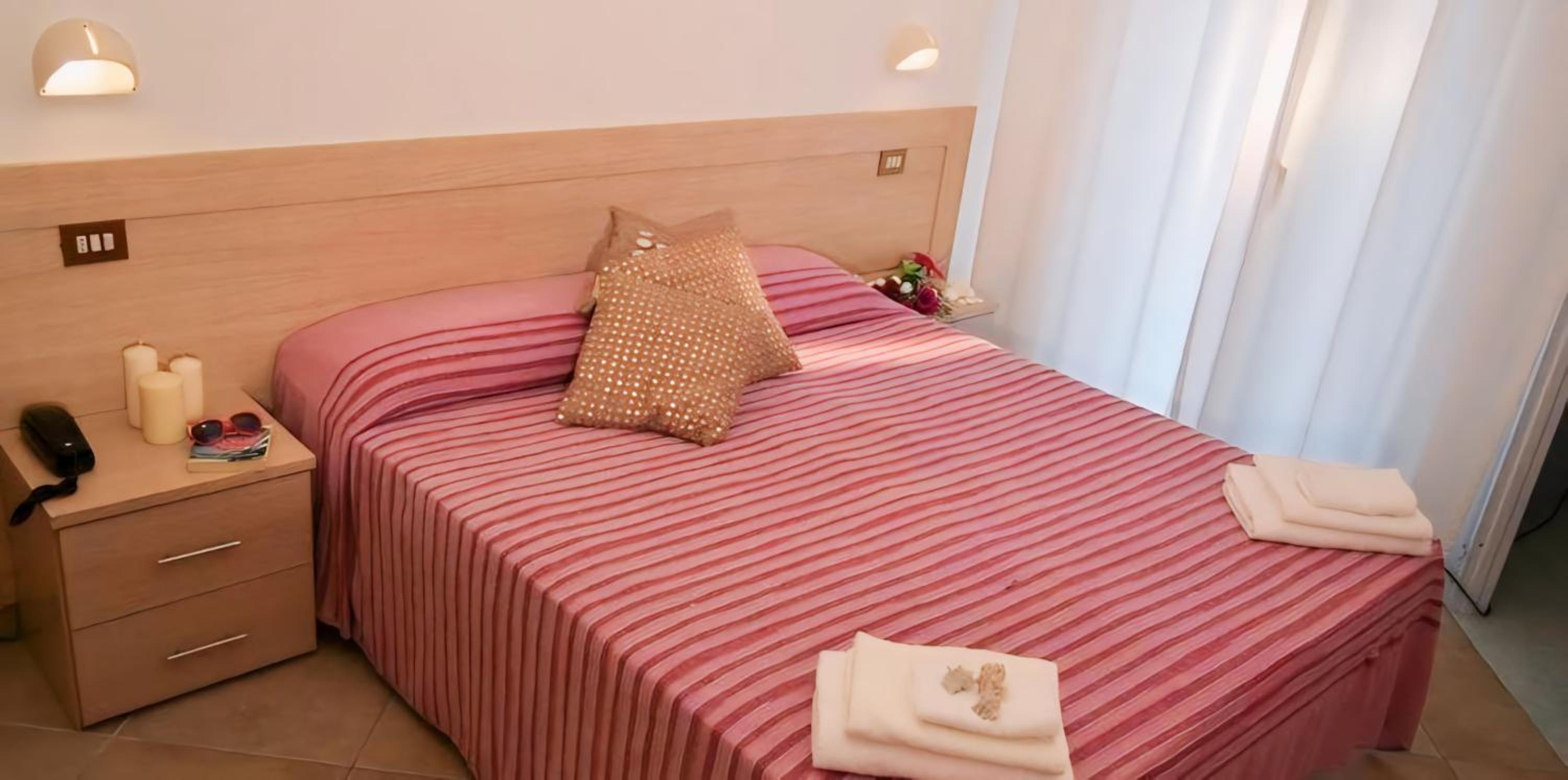 Double Room with Balcony - Photo 5