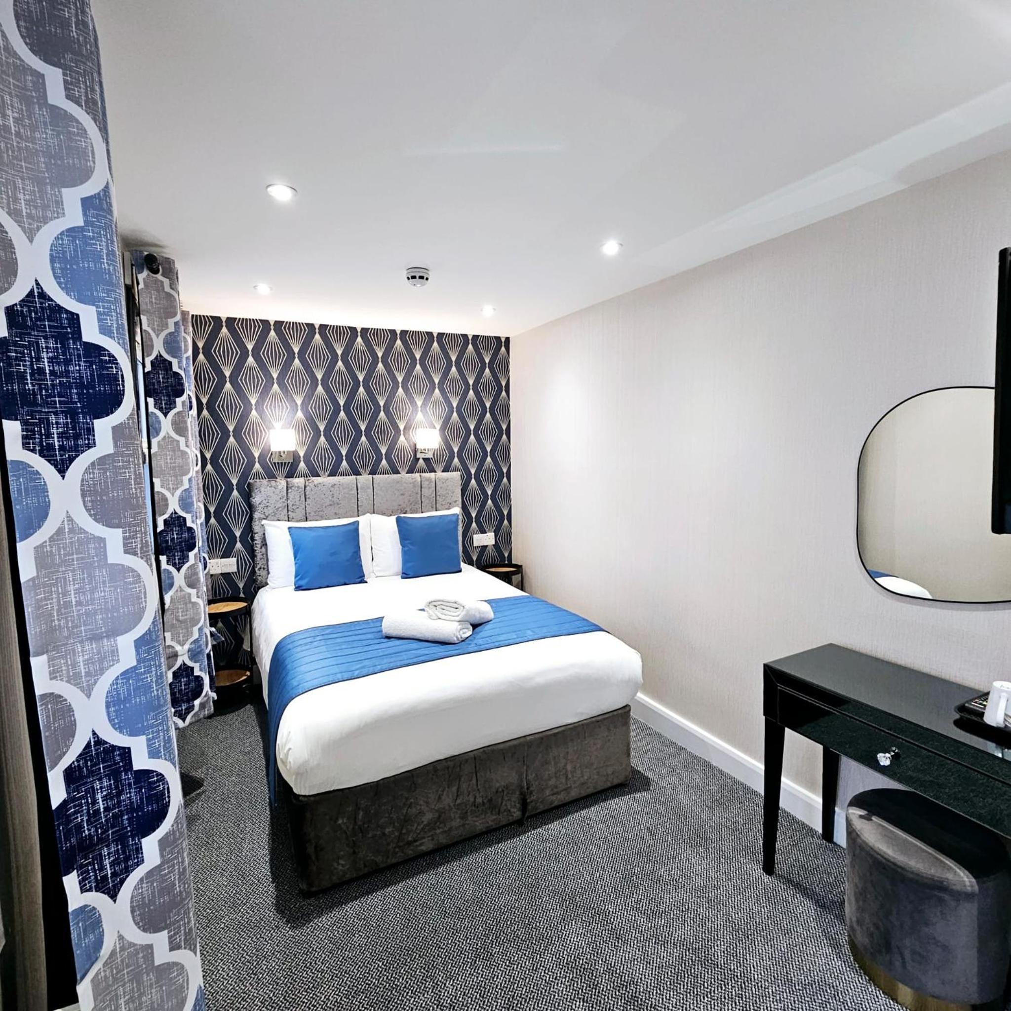 Small Double Room En-Suite Lower Ground Floor photo 1