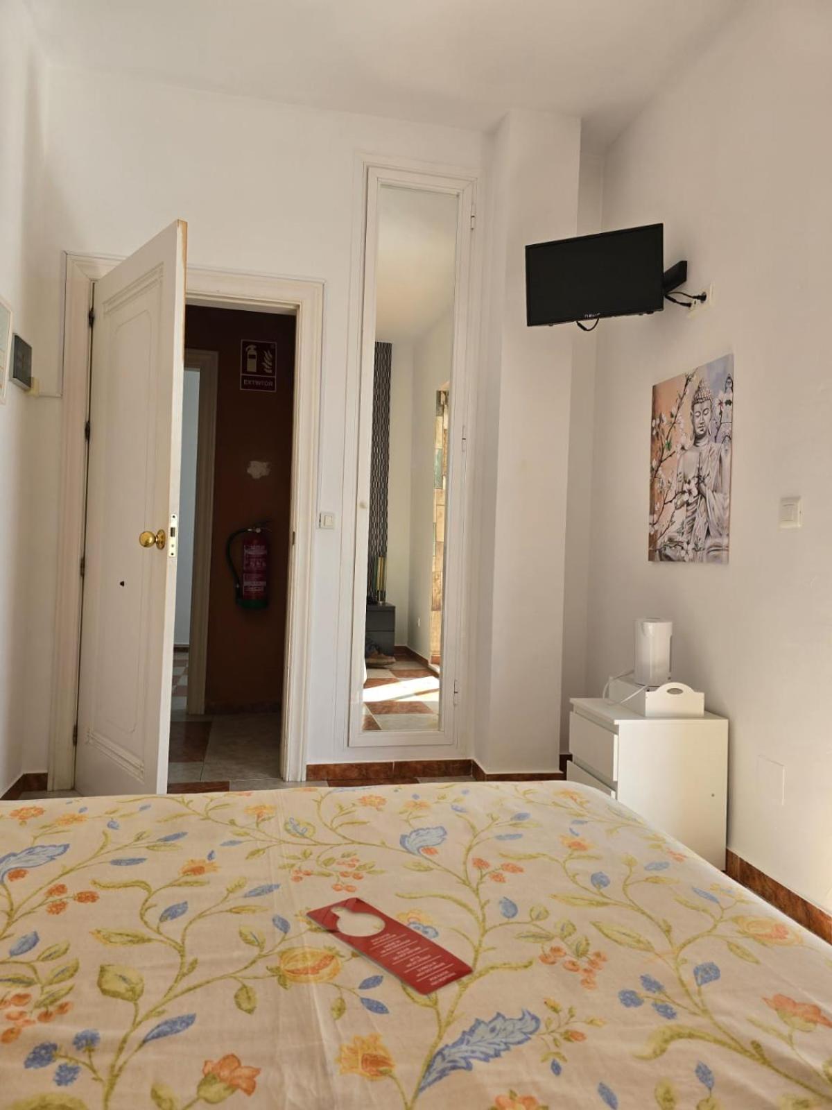 Deluxe Double or Twin Room with Sea View - Photo 3