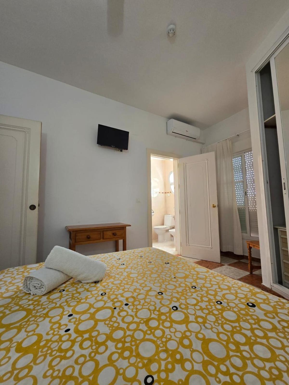 Double or Twin Room - Photo 6