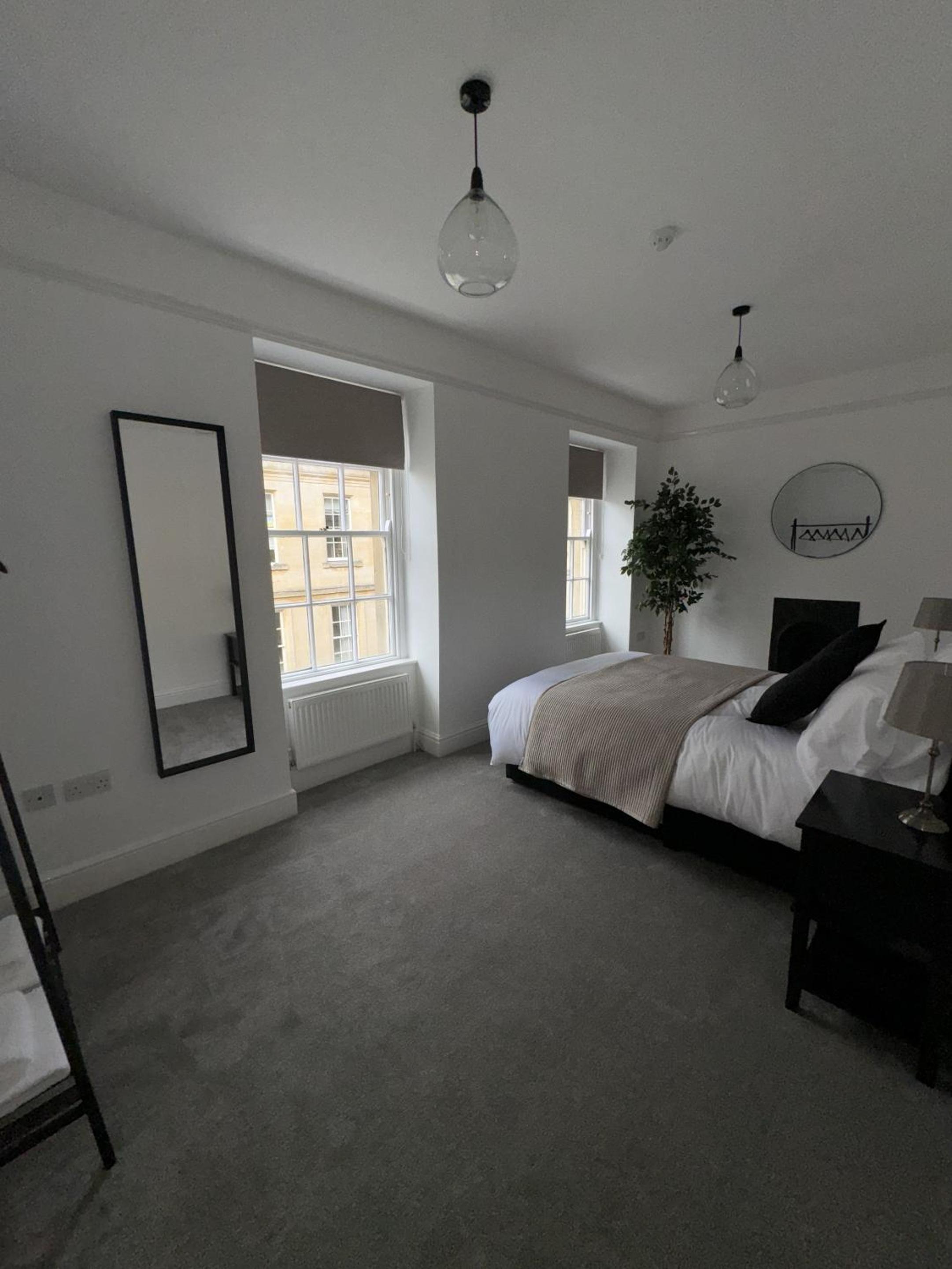 One-Bedroom Apartment photo 3