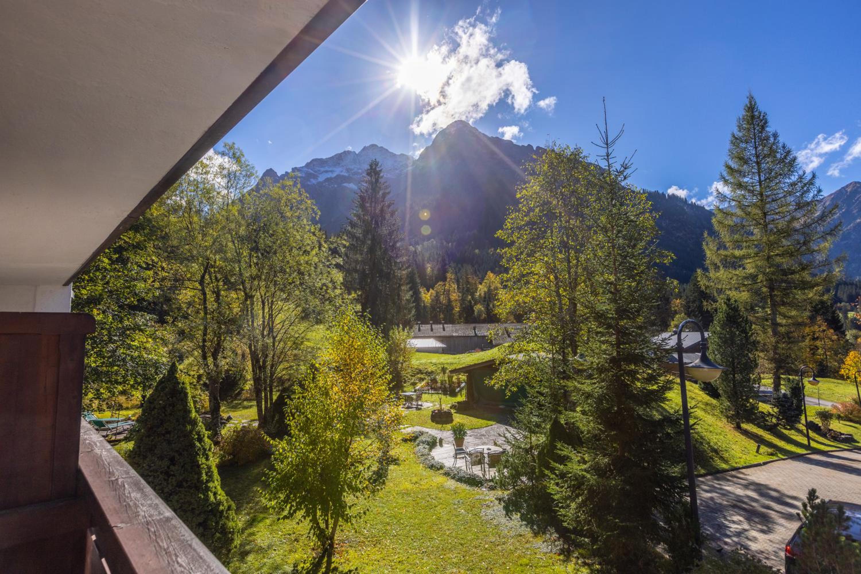 Standard Room with Valley View - Photo 5