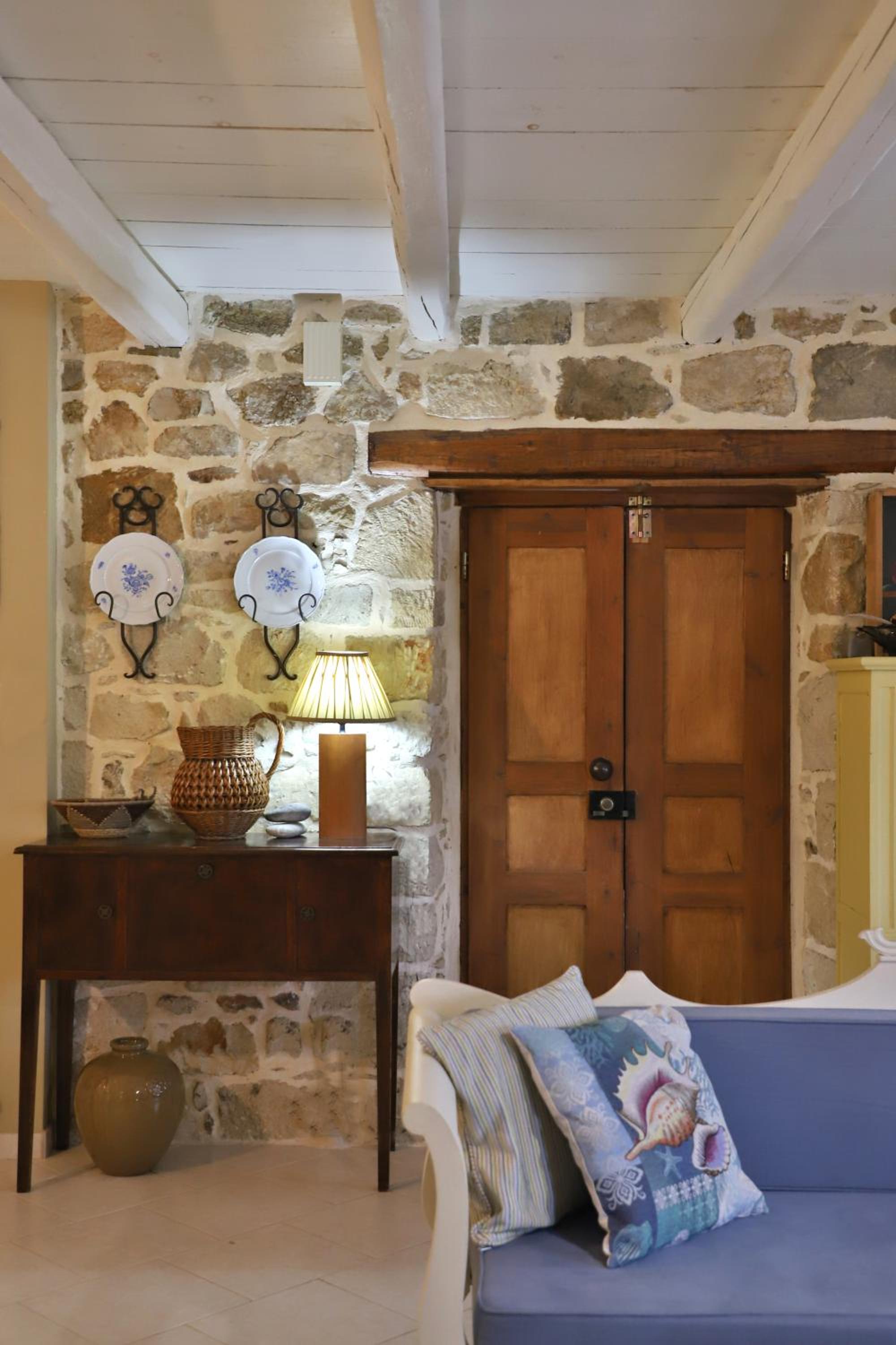 One-Bedroom House photo 1