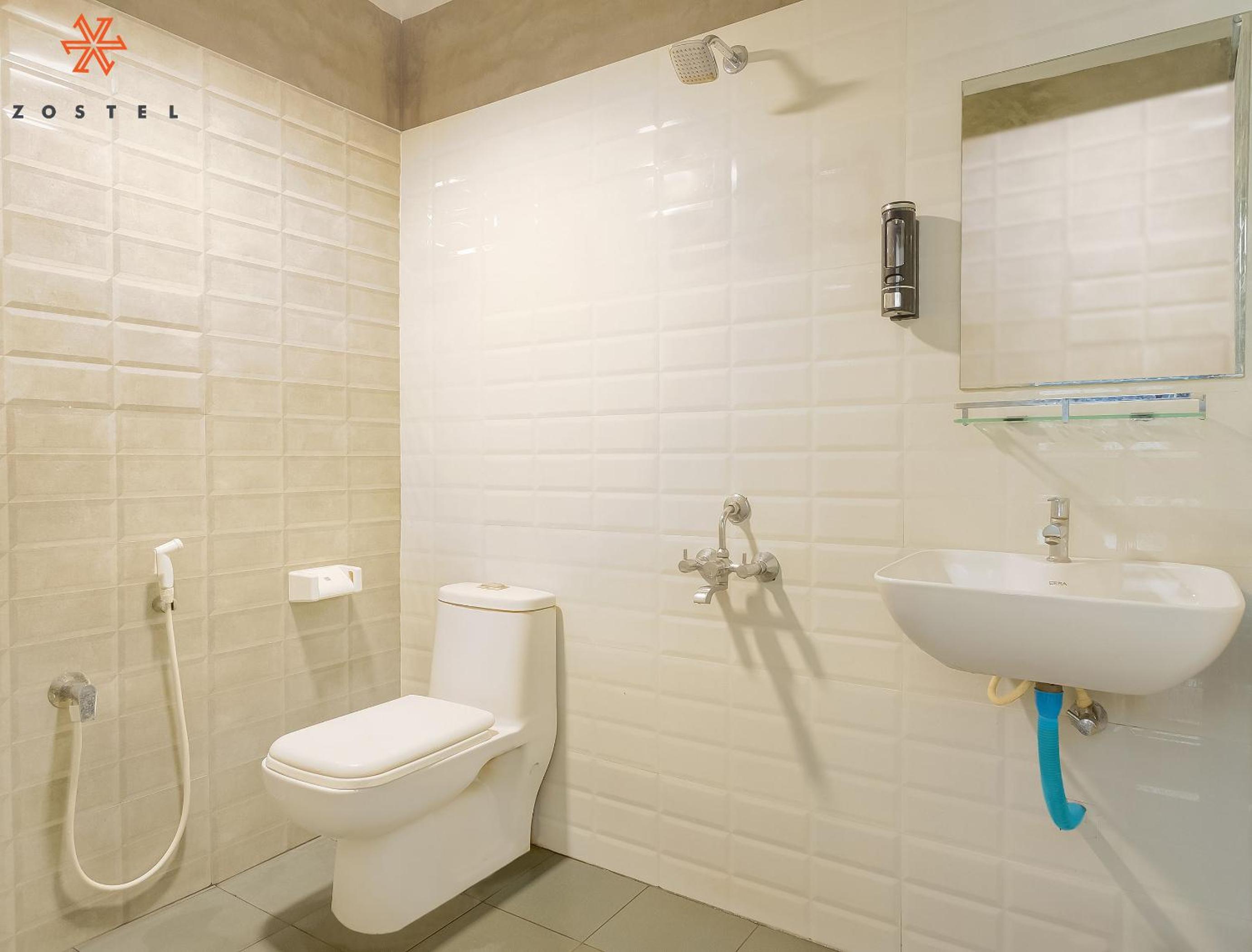 Deluxe Double Room (with AC) - Photo 2