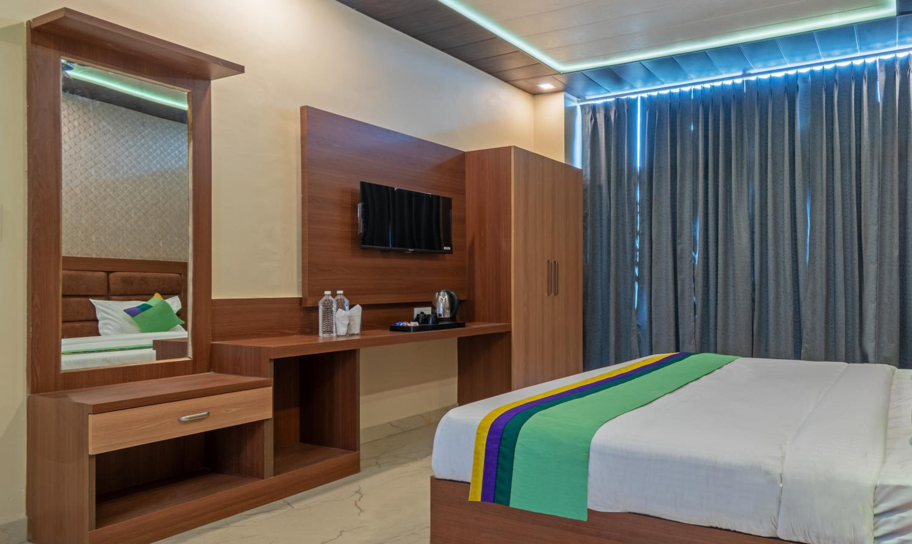 Premium Room Wtih Working Desk & Wifi photo 3